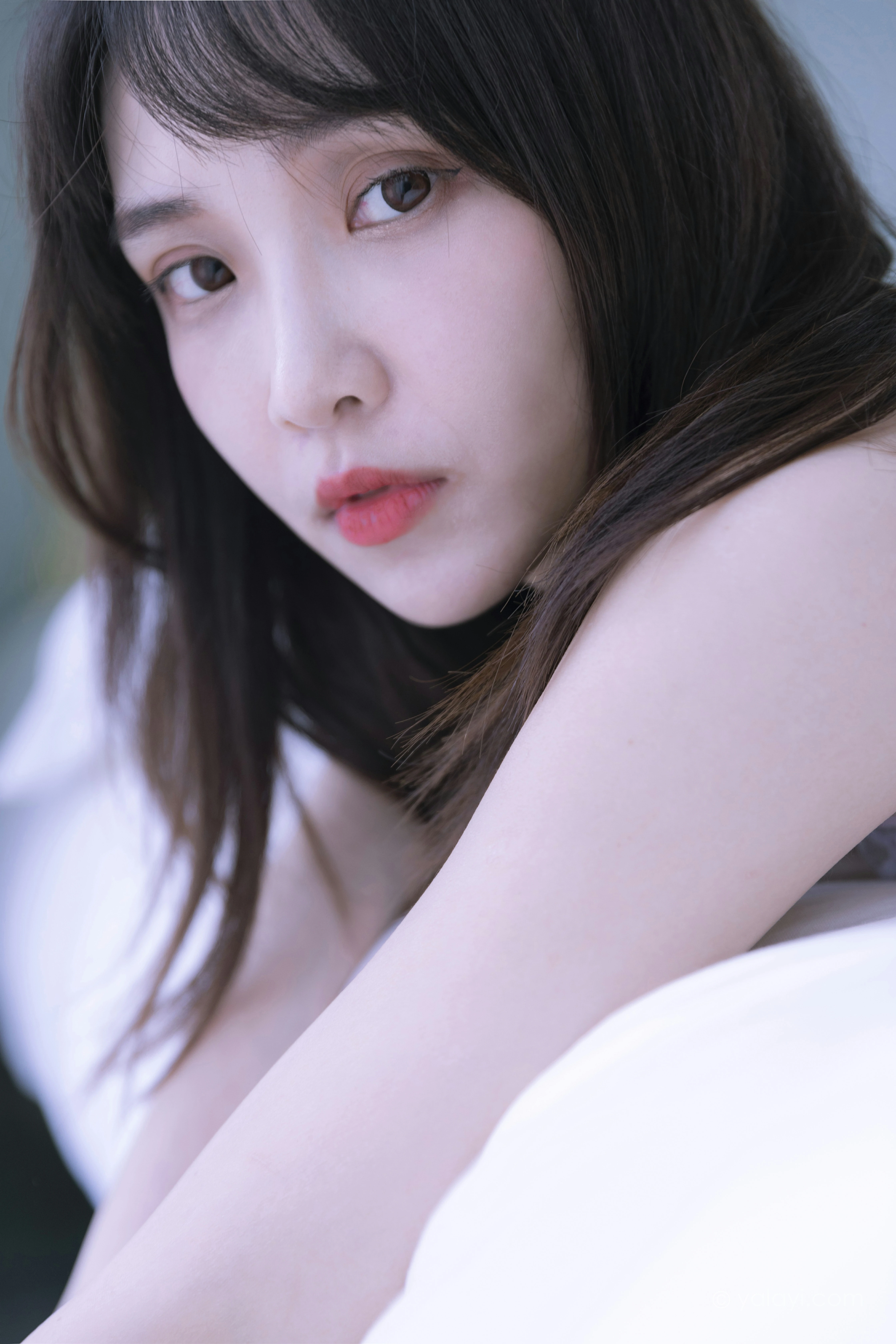 [YALAYI雅拉伊]NO.811 紫色的早晨 妍妍 白色透视蕾丝连衣裙居家私房写真集第10张