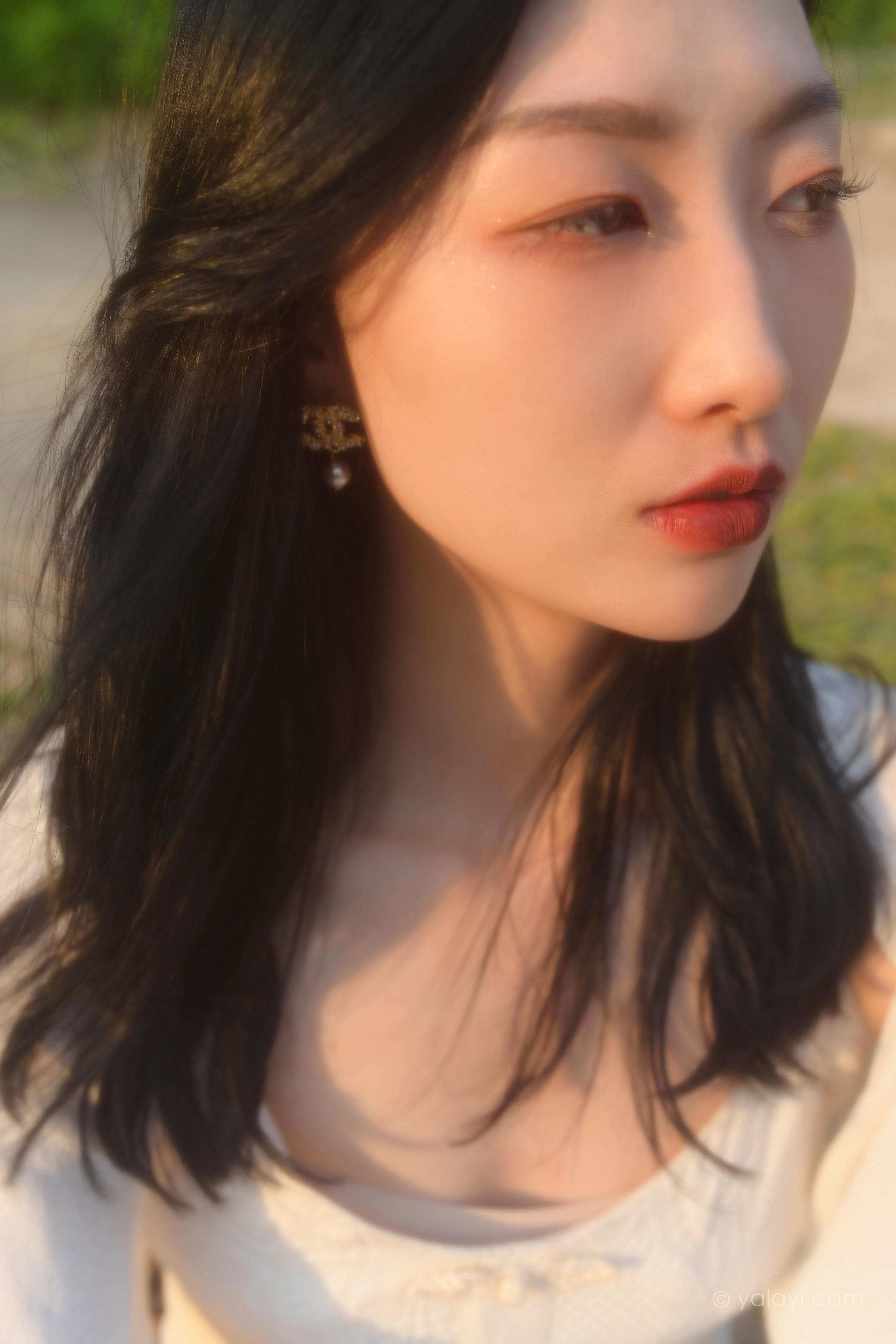 [YALAYI雅拉伊]2022.08.26 梦回 佳佳 白色透视小外套加吊带连衣裙清纯写真集第14张