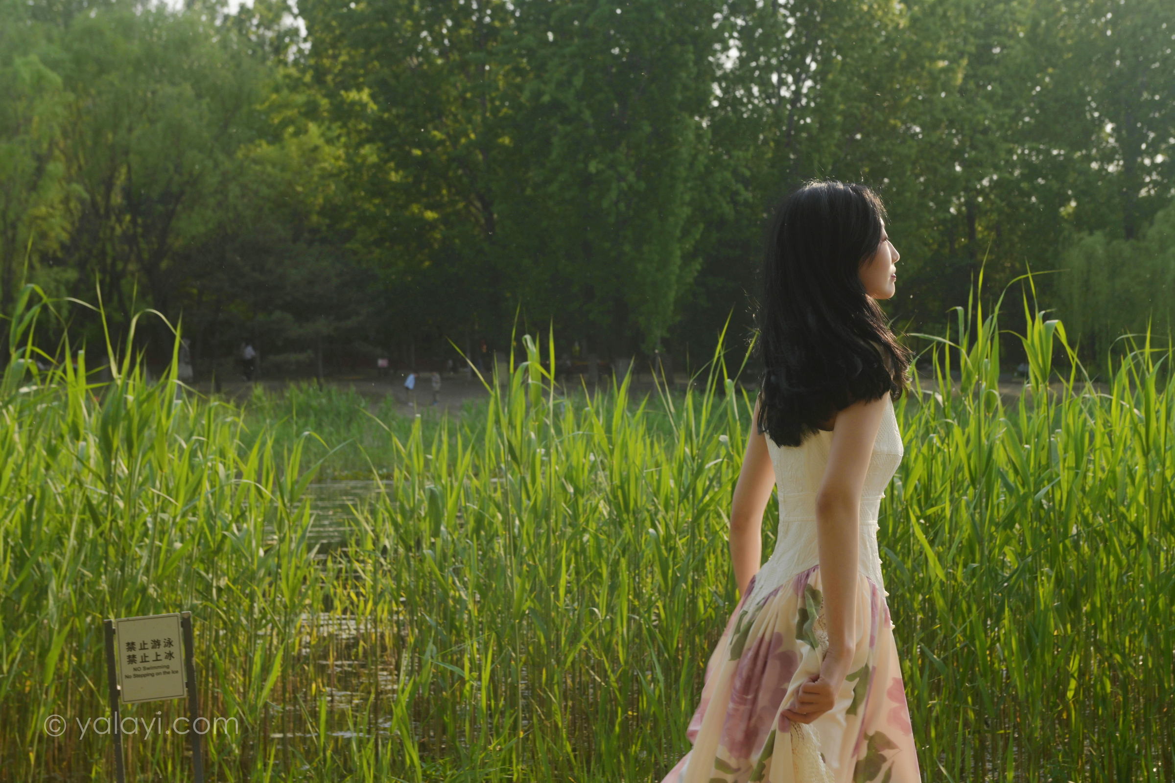 [YALAYI雅拉伊]2022.08.26 梦回 佳佳 白色透视小外套加吊带连衣裙清纯写真集第5张