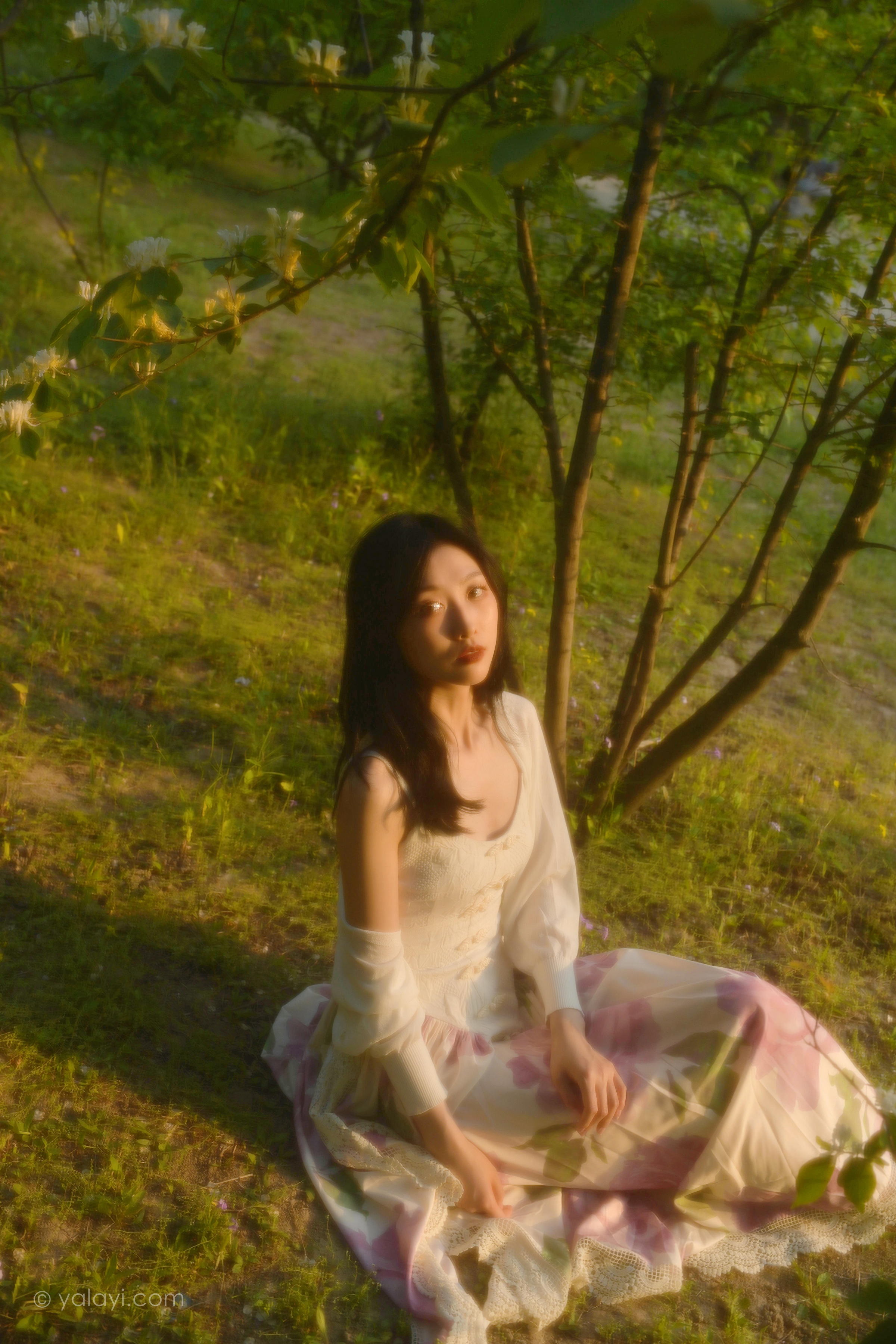 [YALAYI雅拉伊]2022.08.26 梦回 佳佳 白色透视小外套加吊带连衣裙清纯写真集第14张