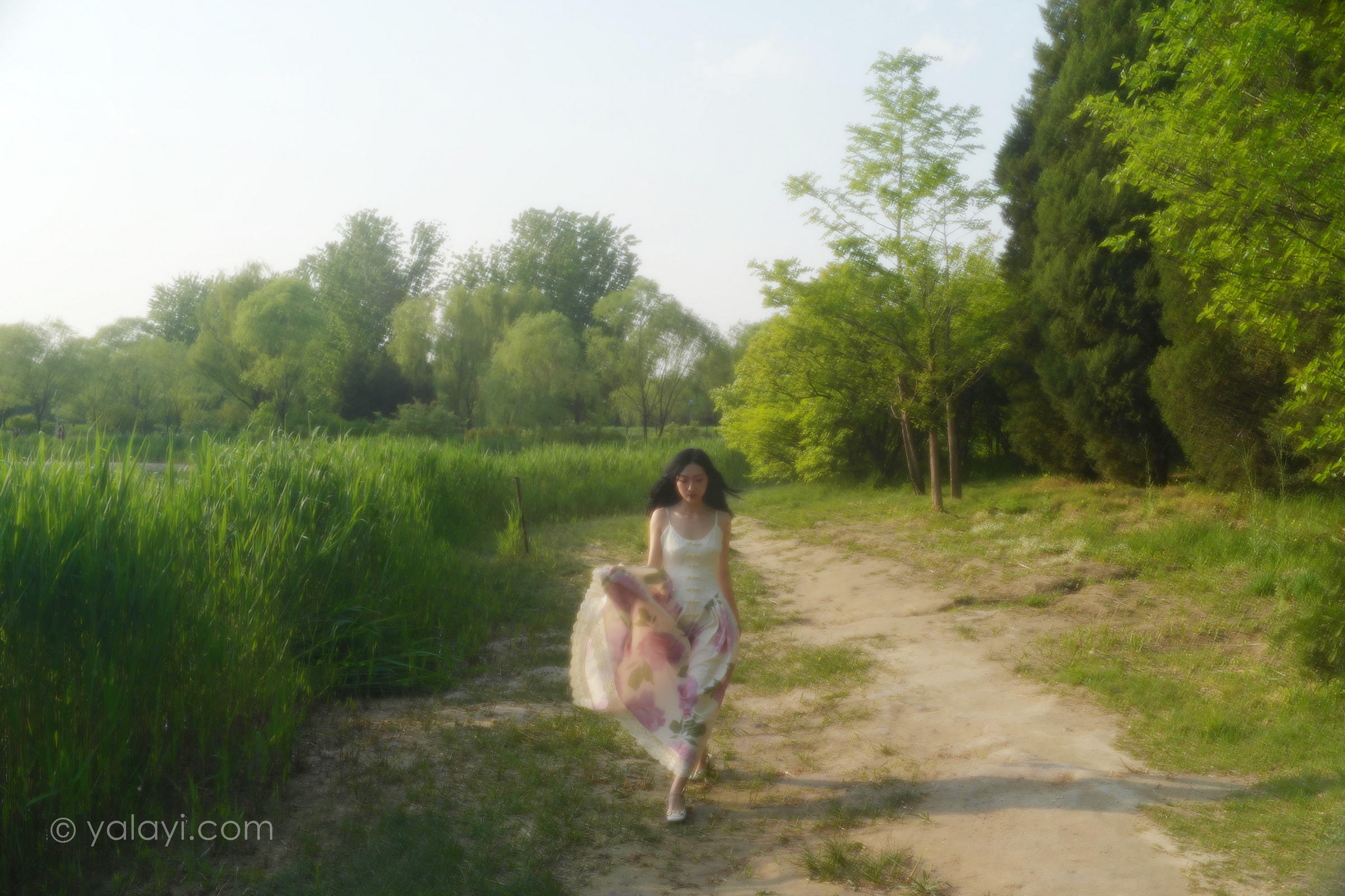 [YALAYI雅拉伊]2022.08.26 梦回 佳佳 白色透视小外套加吊带连衣裙清纯写真集第6张