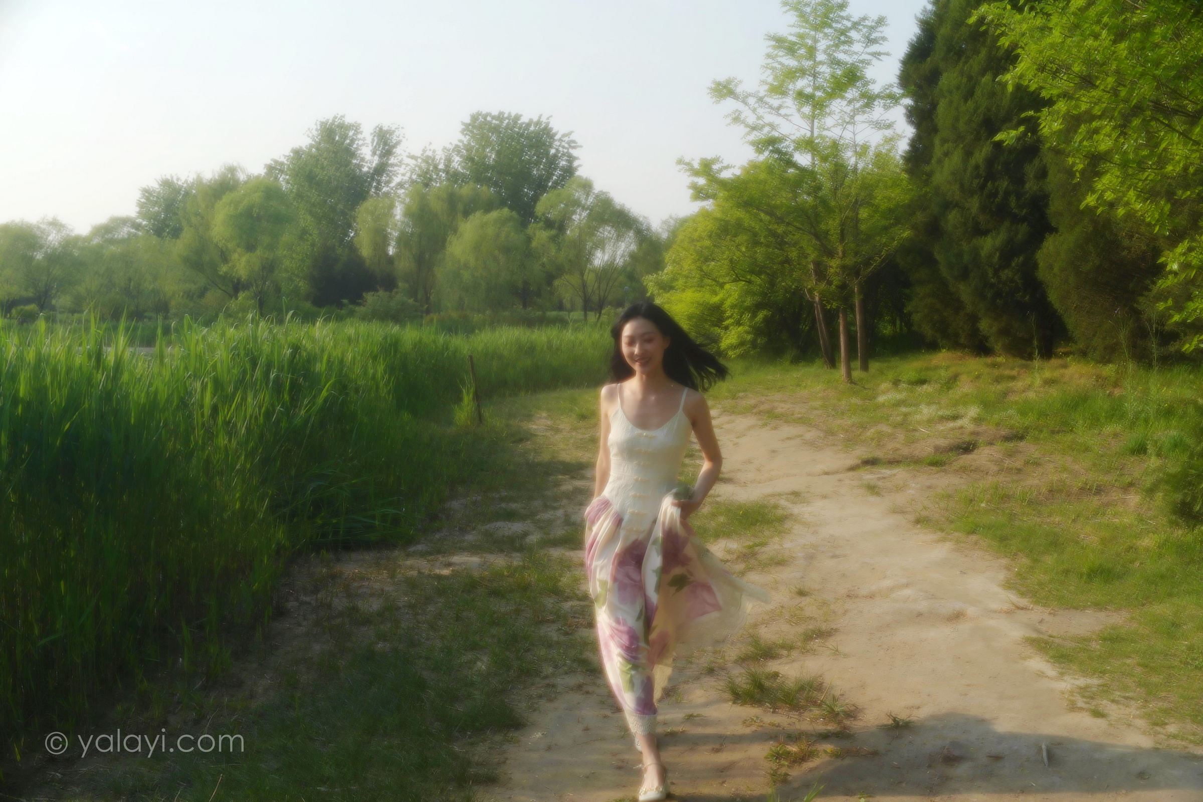 [YALAYI雅拉伊]2022.08.26 梦回 佳佳 白色透视小外套加吊带连衣裙清纯写真集第7张