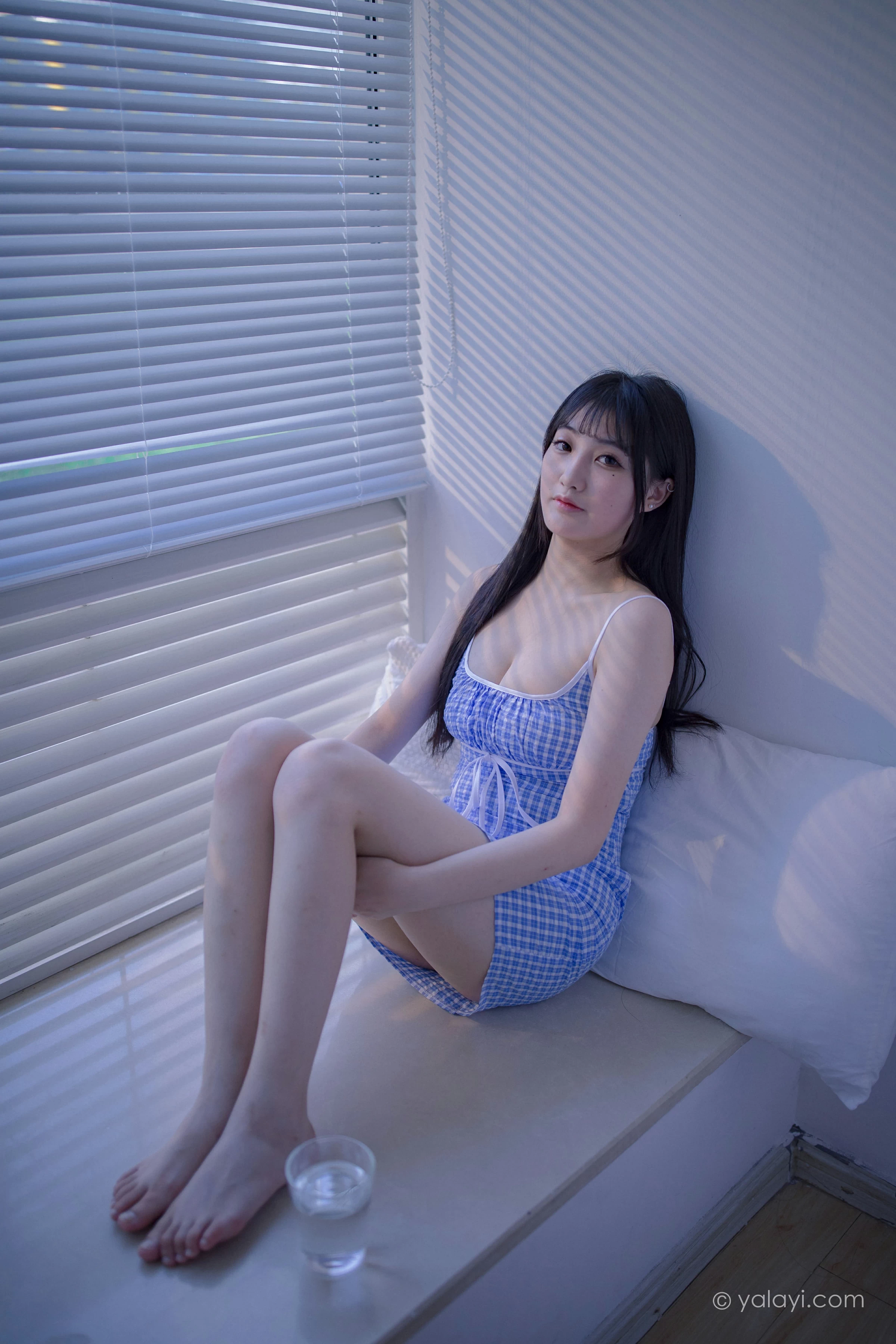 [YALAYI雅拉伊]NO.687 《蓝》 瓶儿 蓝色紧身吊带连衣裙性感私房写真集第6张