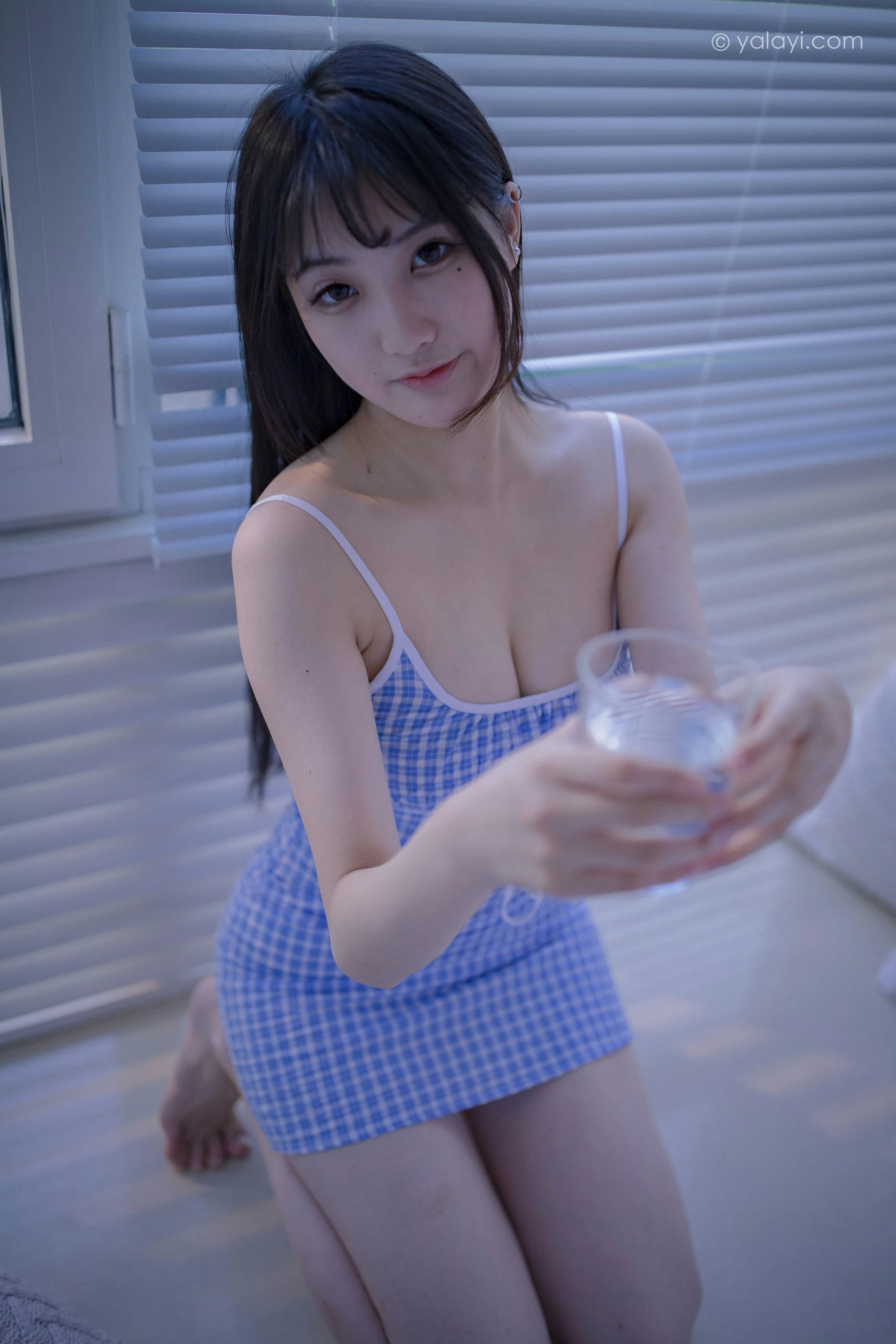 [YALAYI雅拉伊]NO.687 《蓝》 瓶儿 蓝色紧身吊带连衣裙性感私房写真集第7张