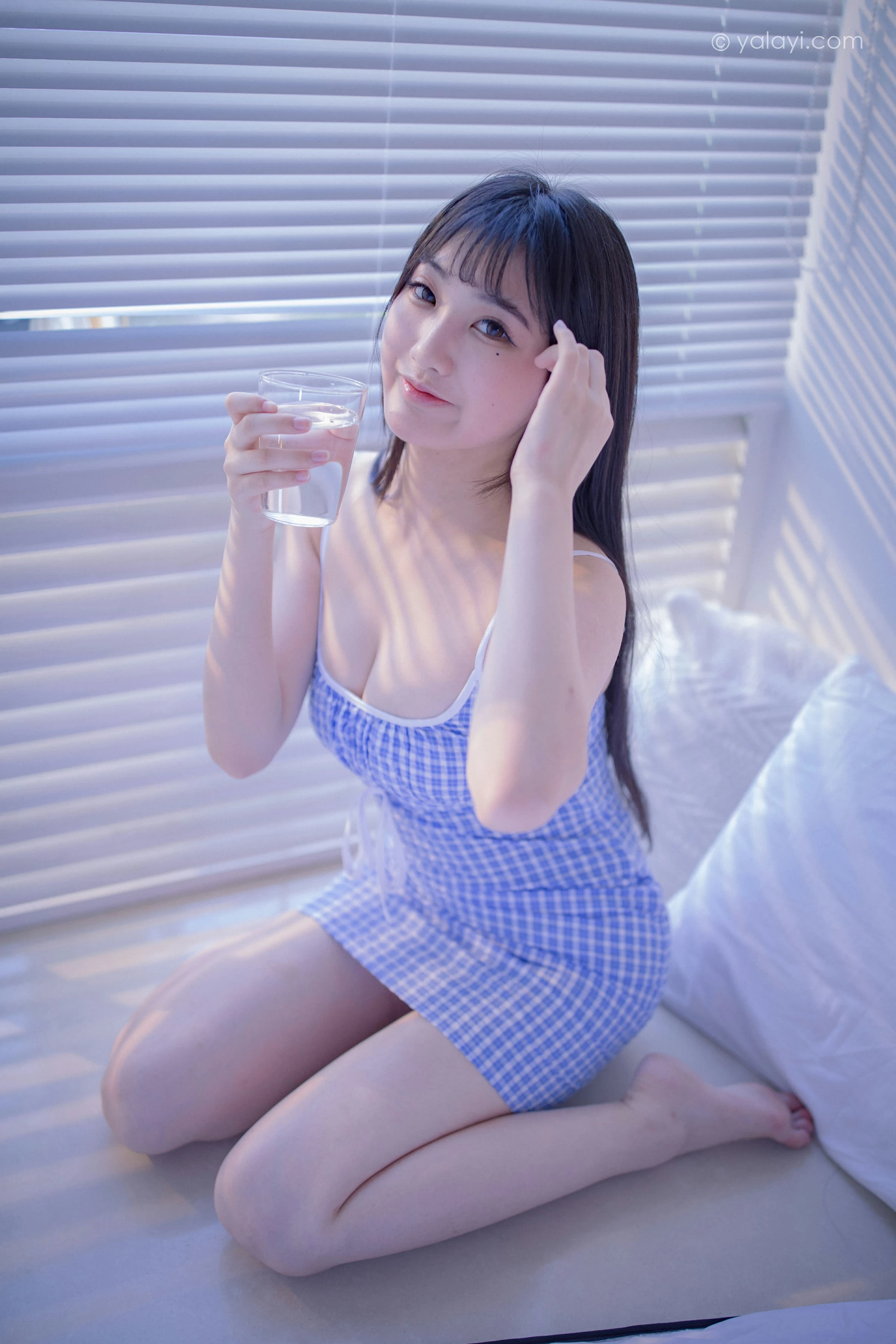 [YALAYI雅拉伊]NO.687 《蓝》 瓶儿 蓝色紧身吊带连衣裙性感私房写真集第9张