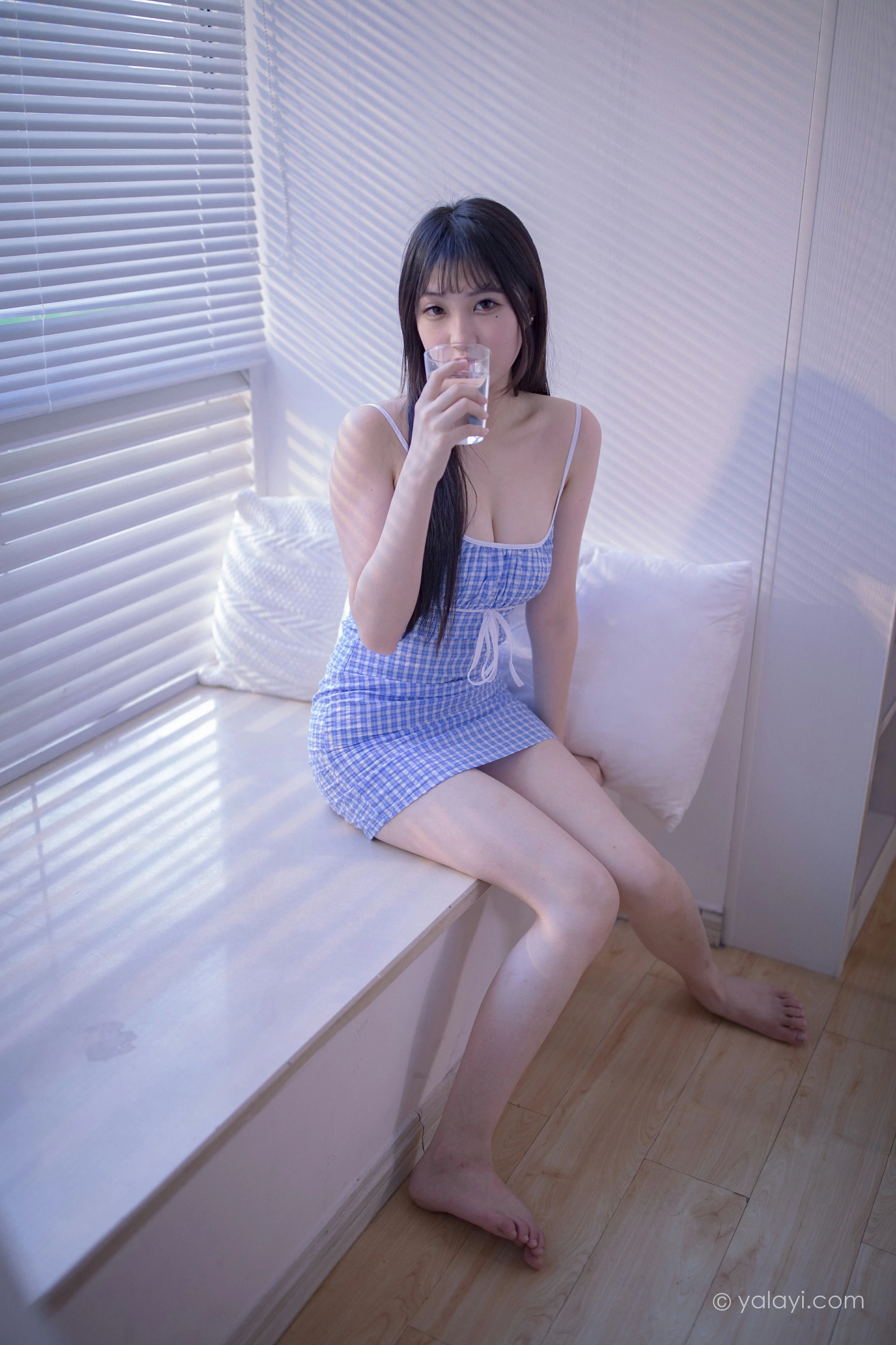 [YALAYI雅拉伊]NO.687 《蓝》 瓶儿 蓝色紧身吊带连衣裙性感私房写真集第12张