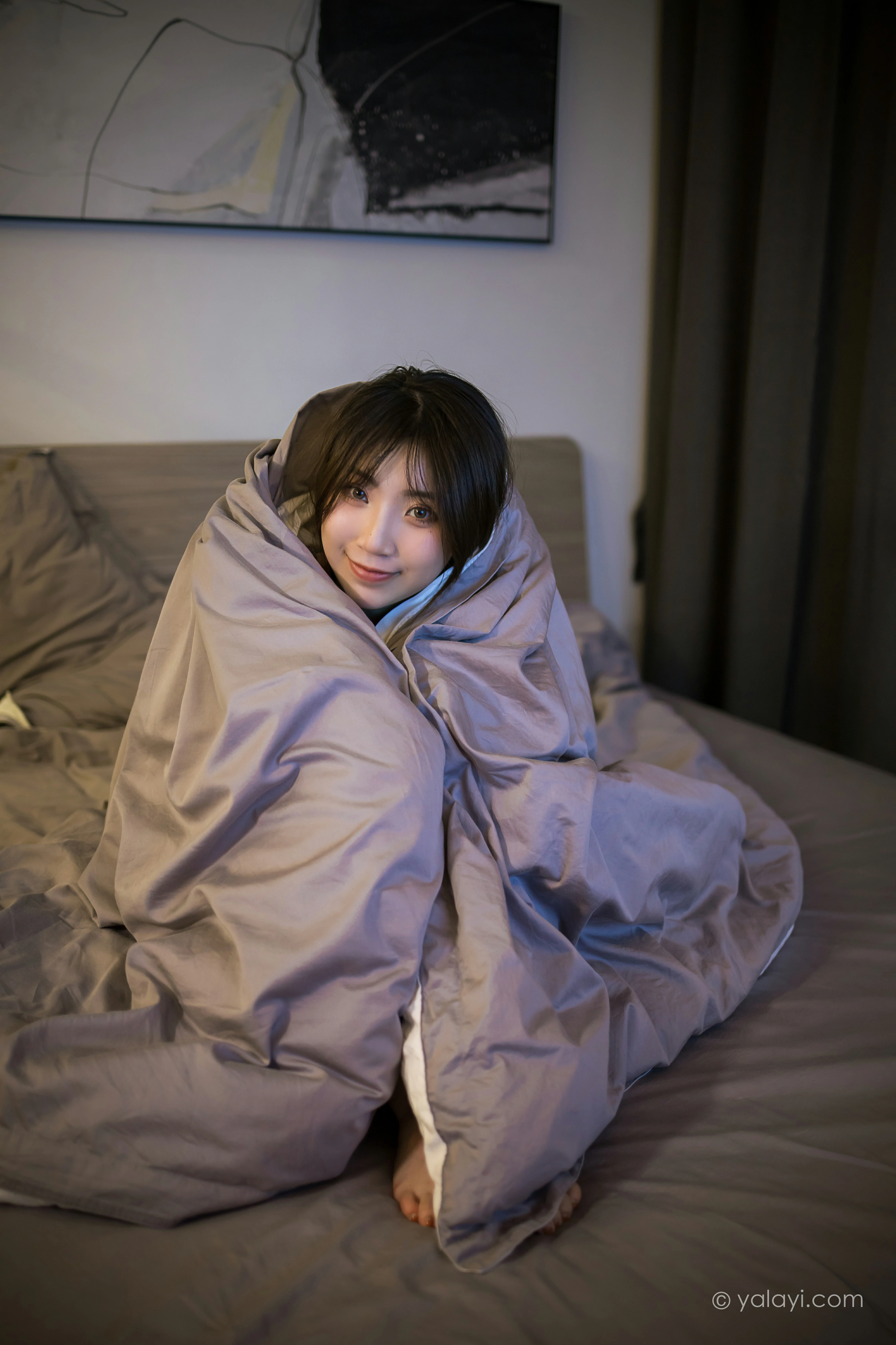 [YALAYI雅拉伊]NO.809 宅家日记 小乔 背带牛仔短裙加白色性感小背心私房写真集第13张