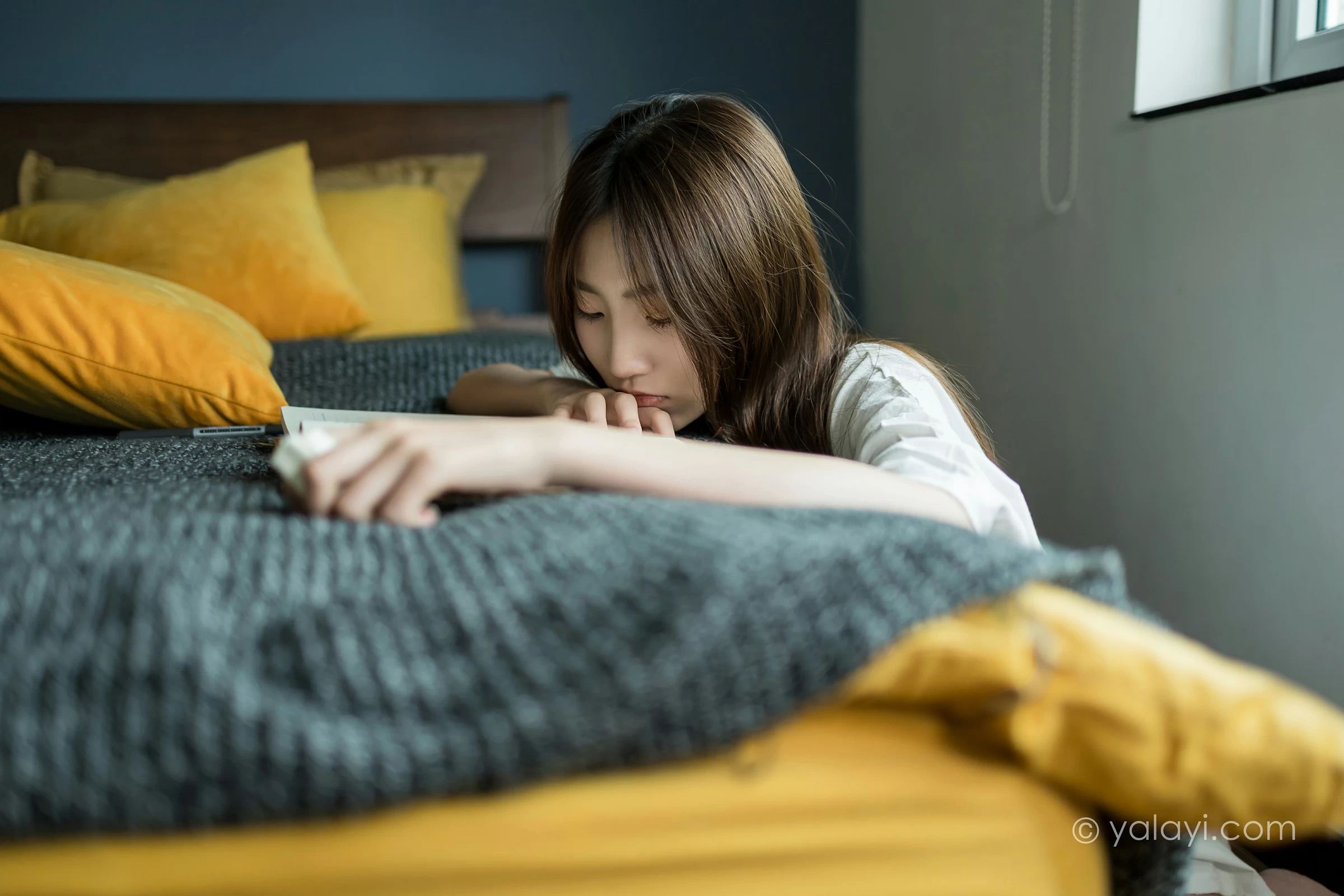 [YALAYI雅拉伊]NO.693 《好心分手》 小乔 白色连身短袖居家私房写真集第2张