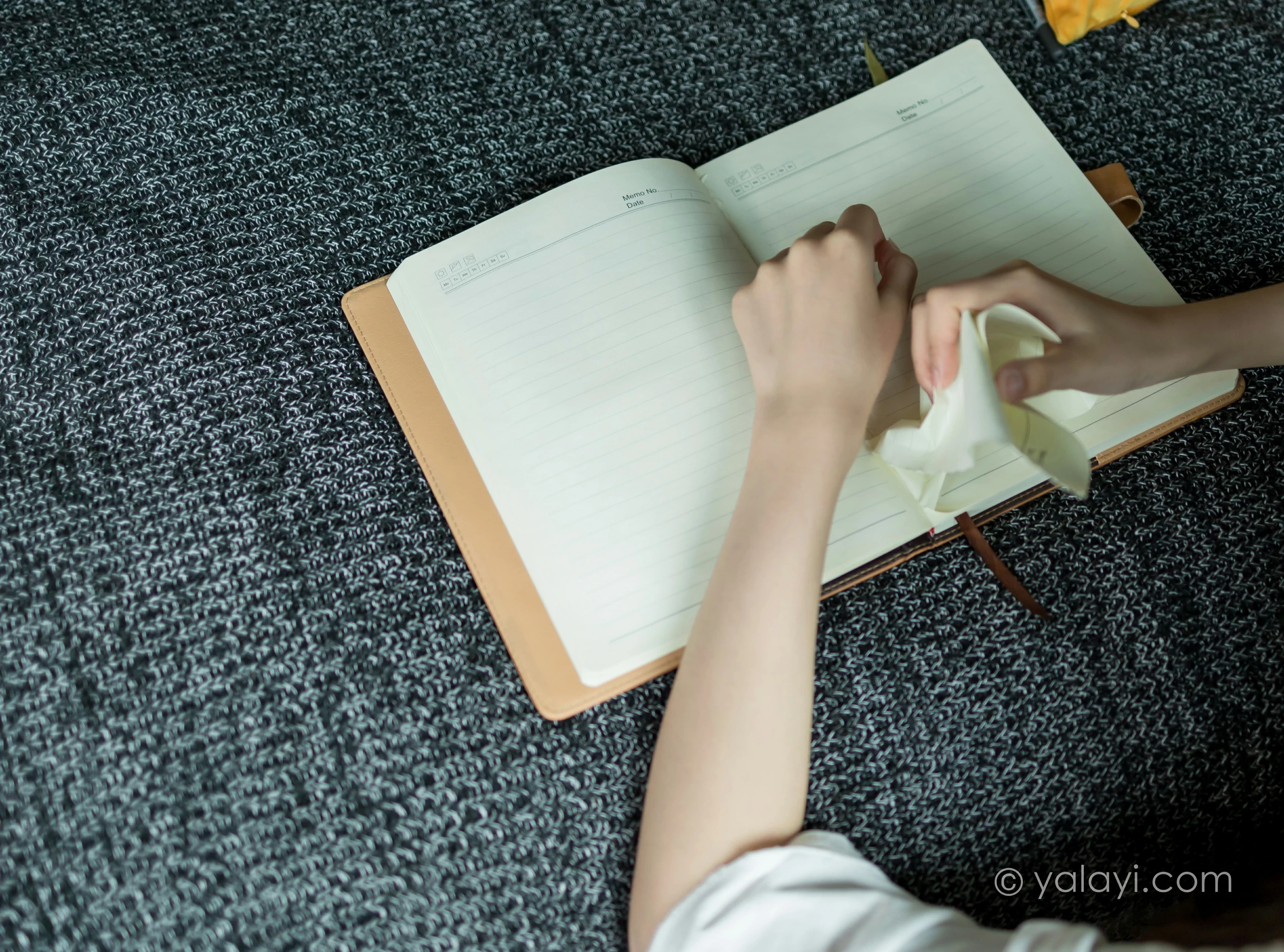 [YALAYI雅拉伊]NO.693 《好心分手》 小乔 白色连身短袖居家私房写真集第1张