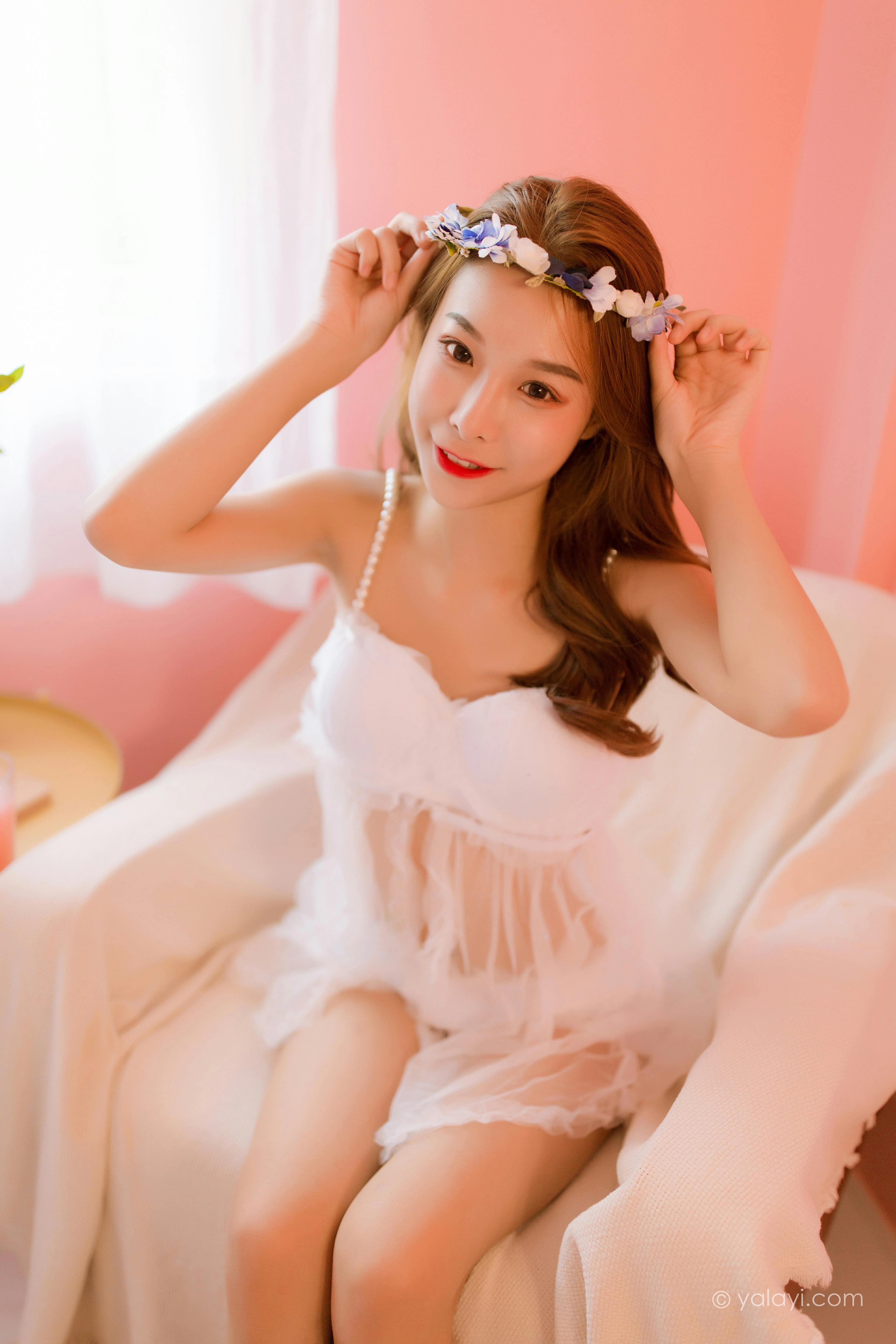 [YALAYI雅拉伊]NO.810 粉色少女 微微 白色透视情趣内衣性感私房写真集第2张