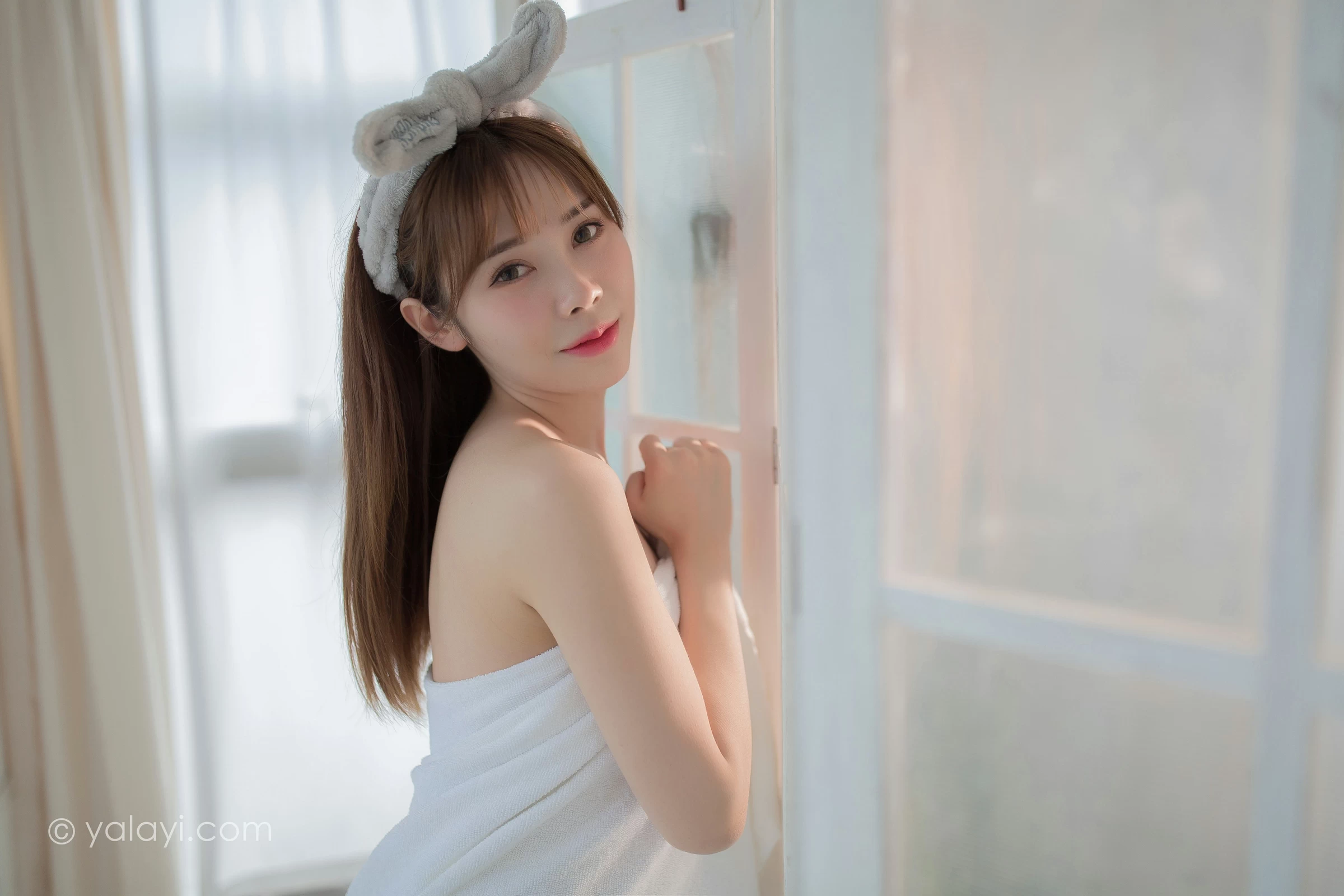 [YALAYI雅拉伊]NO.708 《沐心》 虞艺 白色浴袍居家性感私房写真集第7张