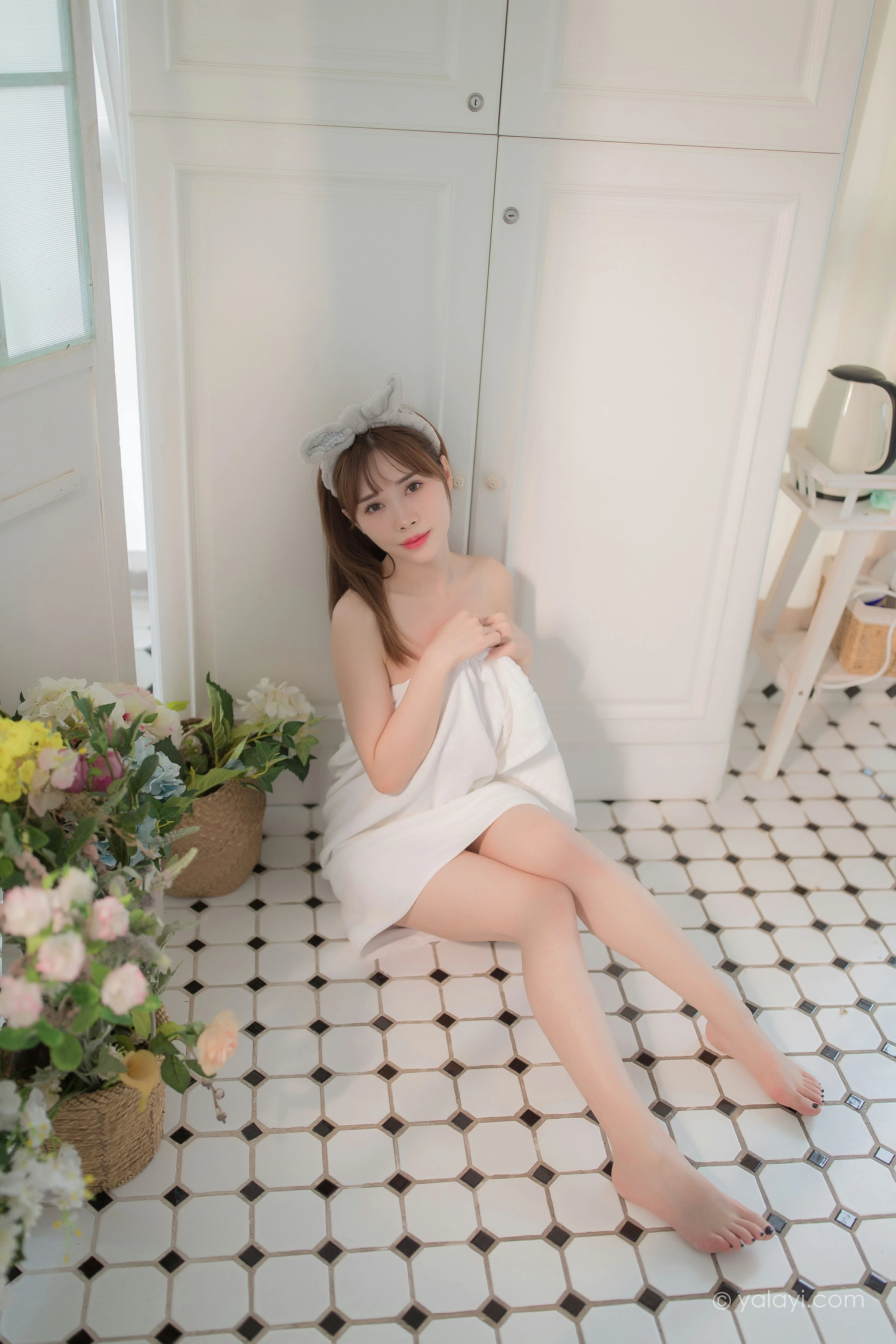 [YALAYI雅拉伊]NO.708 《沐心》 虞艺 白色浴袍居家性感私房写真集第12张