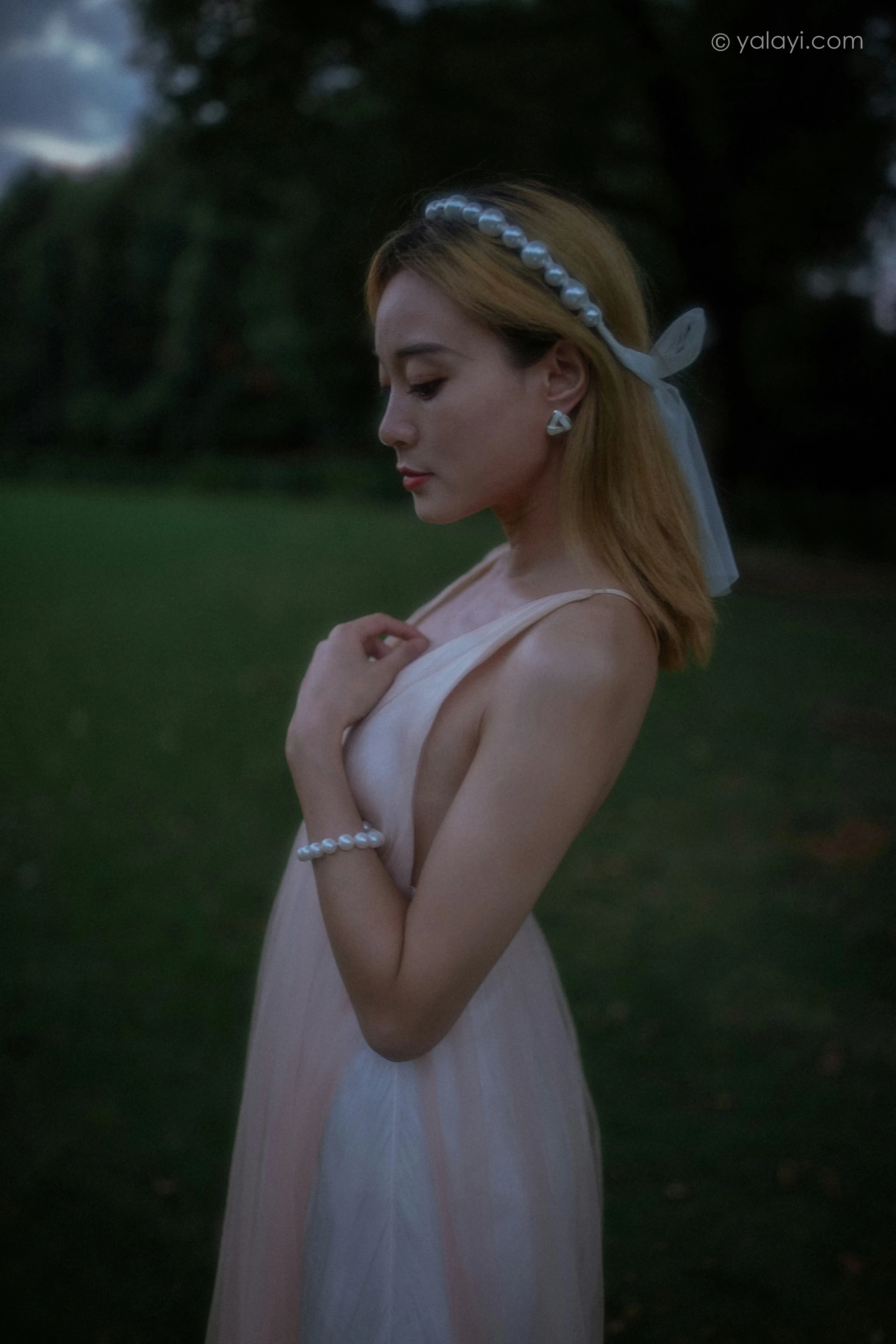 [YALAYI雅拉伊]NO.695 《救赎》 米粒米粒 粉色吊带连衣裙写真第13张