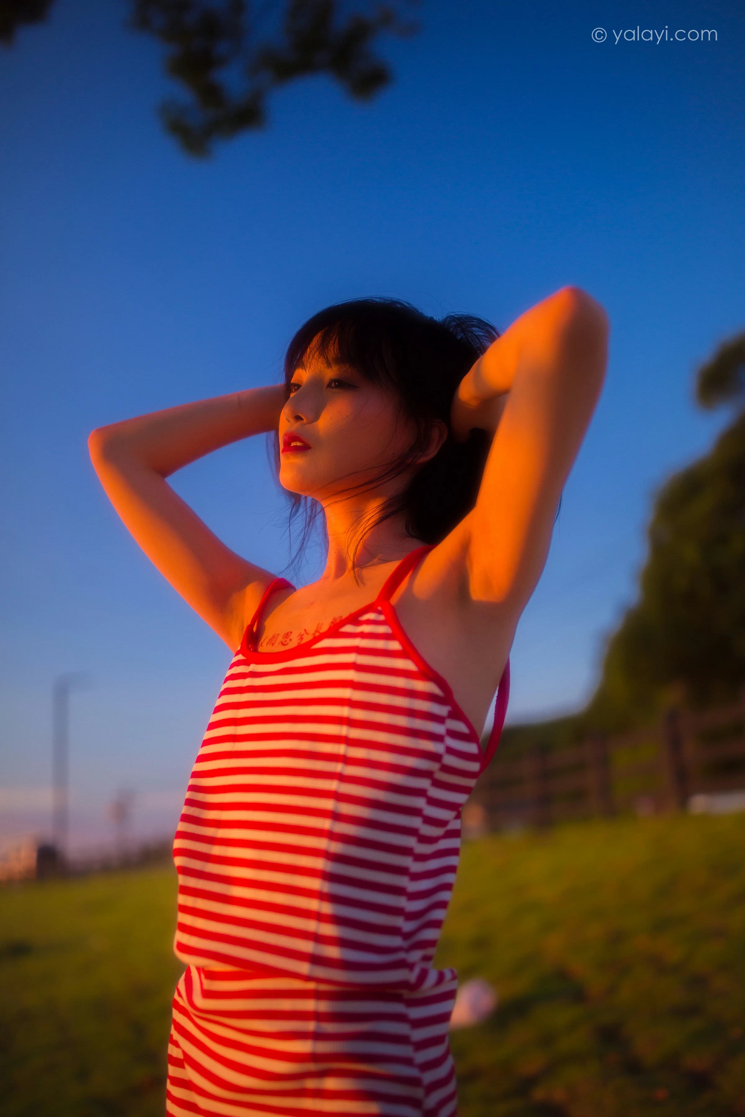 [YALAYI雅拉伊]NO.690 《红了》 落落 红色吊带连衣裙写真第6张