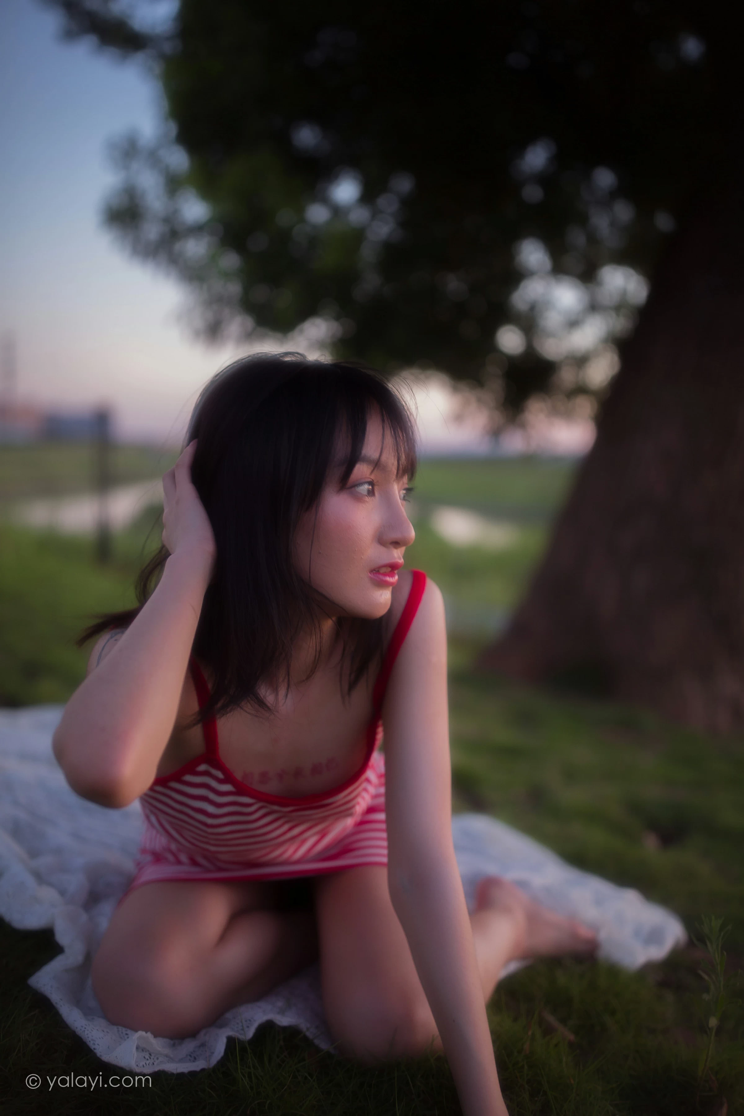 [YALAYI雅拉伊]NO.690 《红了》 落落 红色吊带连衣裙写真第14张