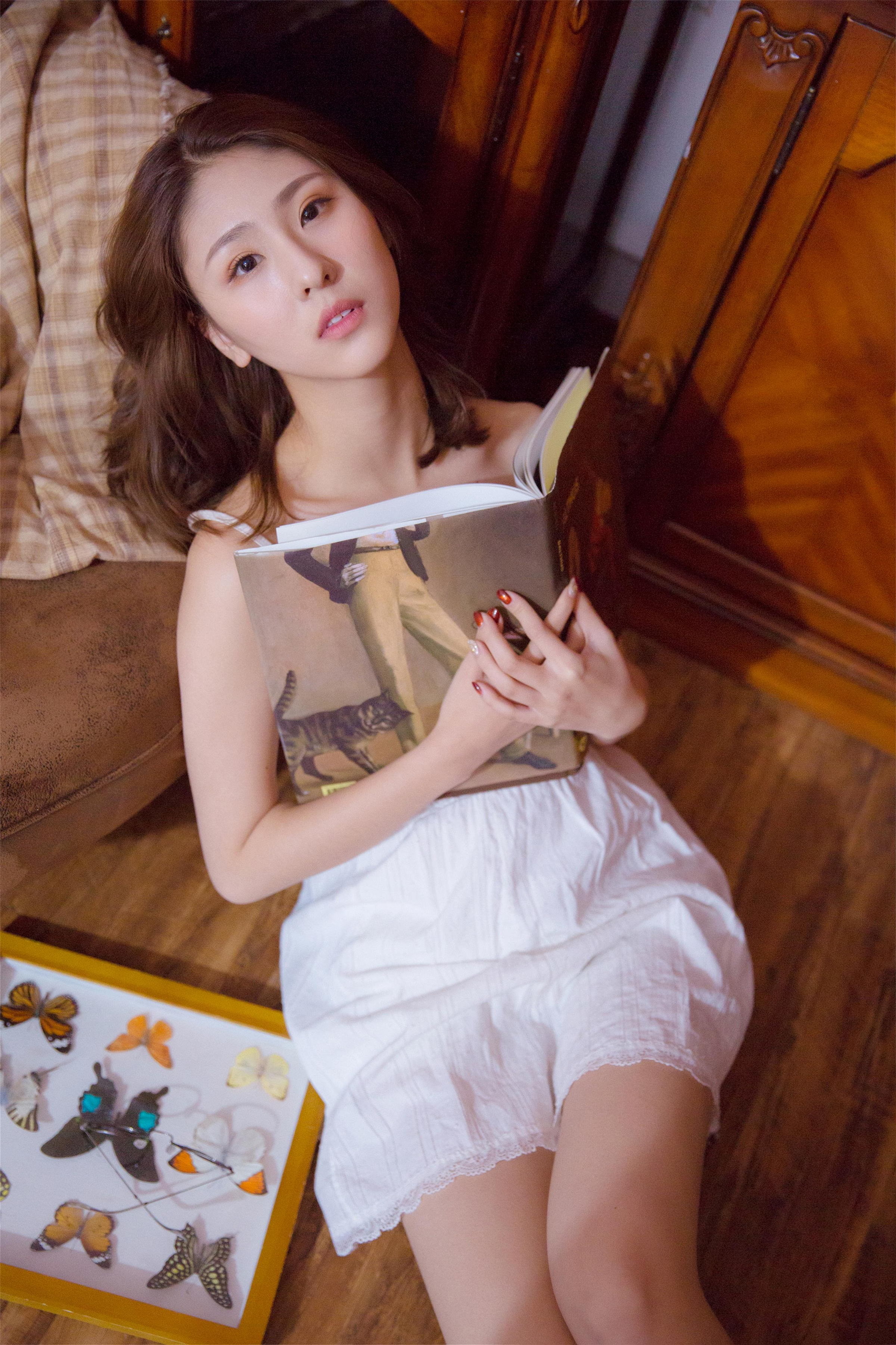 [YALAYI雅拉伊]2021.11.26 美丽的花火 居家女友 白色外套加吊带蕾丝连衣裙清纯写真集第4张