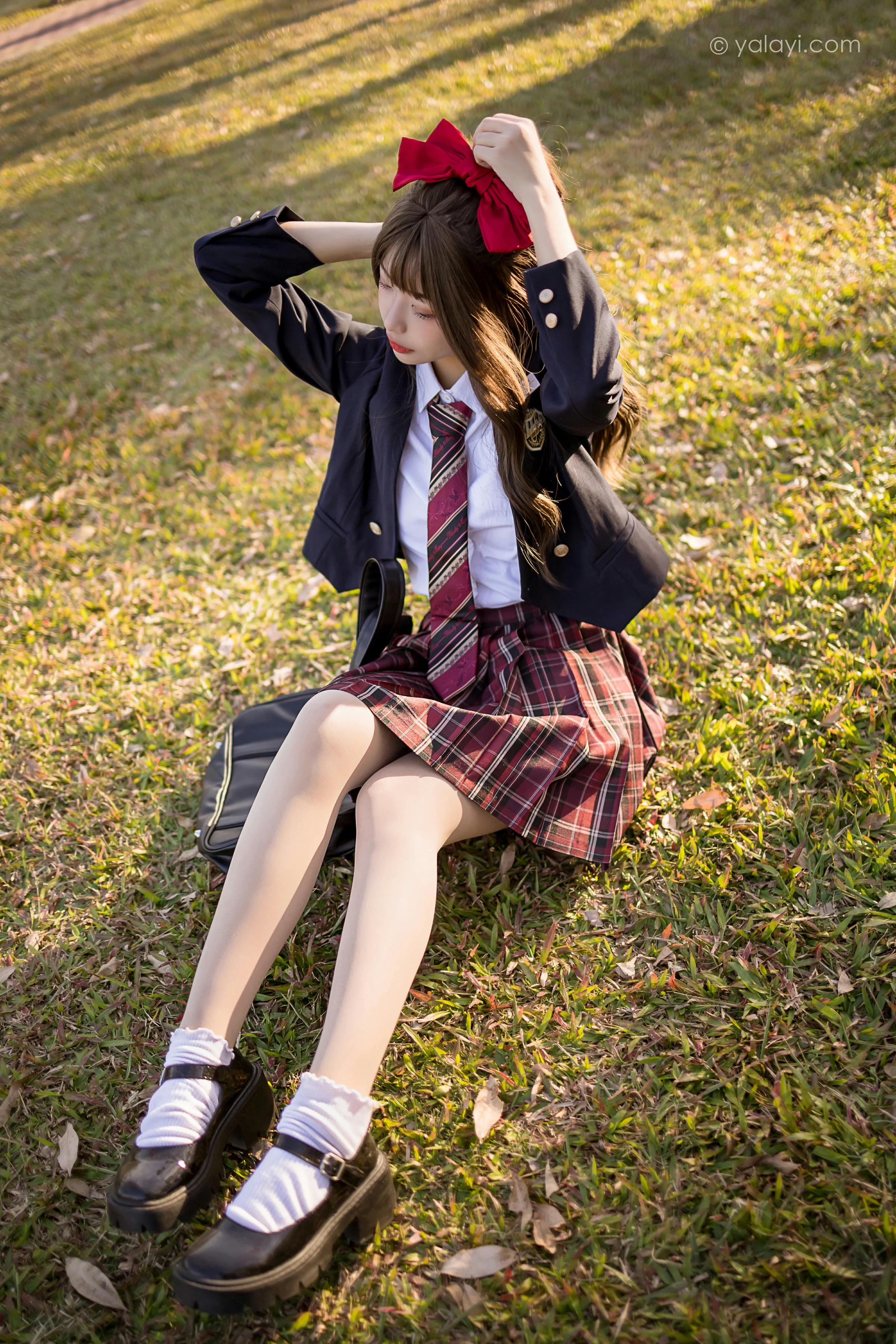 [YALAYI雅拉伊]2022.01.03 最美的青春 阿禾 蓝色JK制服衬衫加红色格子短裙私房写真集第8张