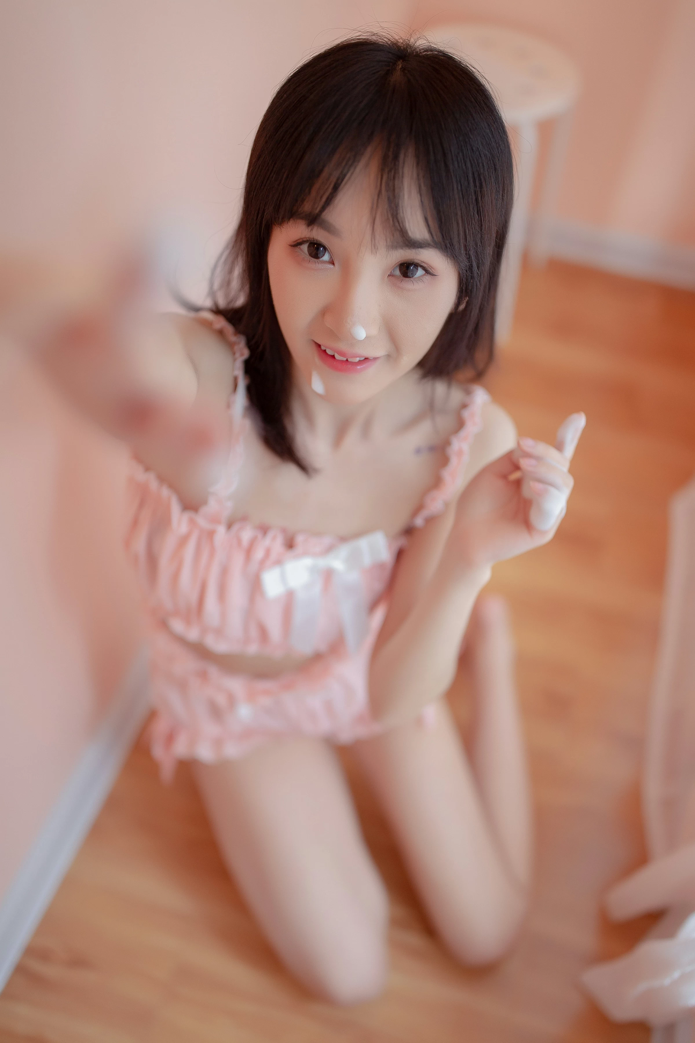 [YALAYI雅拉伊]NO.697 《女友宅日志》 落落 粉色情情趣内衣加短裤性感私房写真集第17张