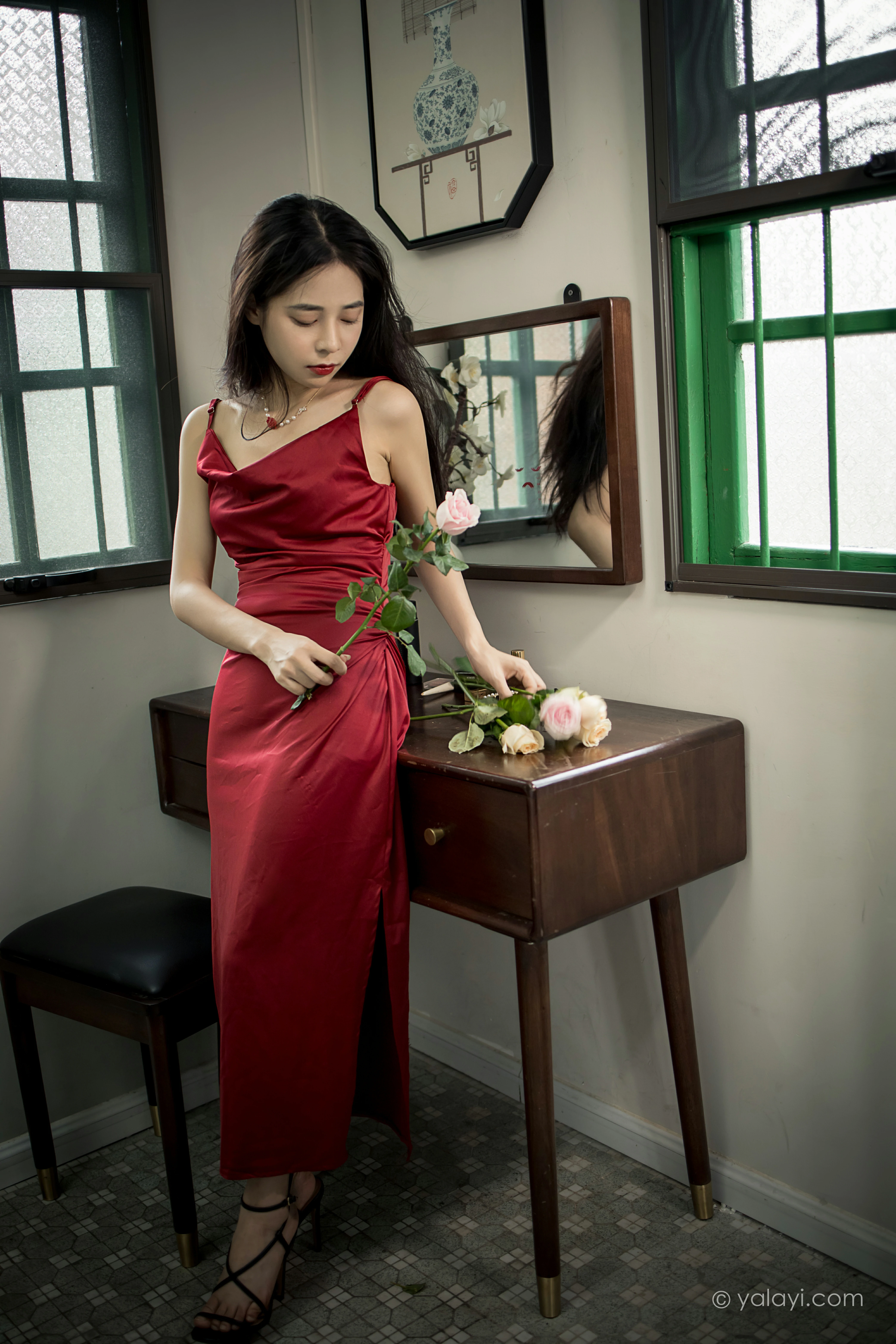 [YALAYI雅拉伊]NO.848 红颜 诗咏 红色吊带连衣裙居家性感写真集第6张