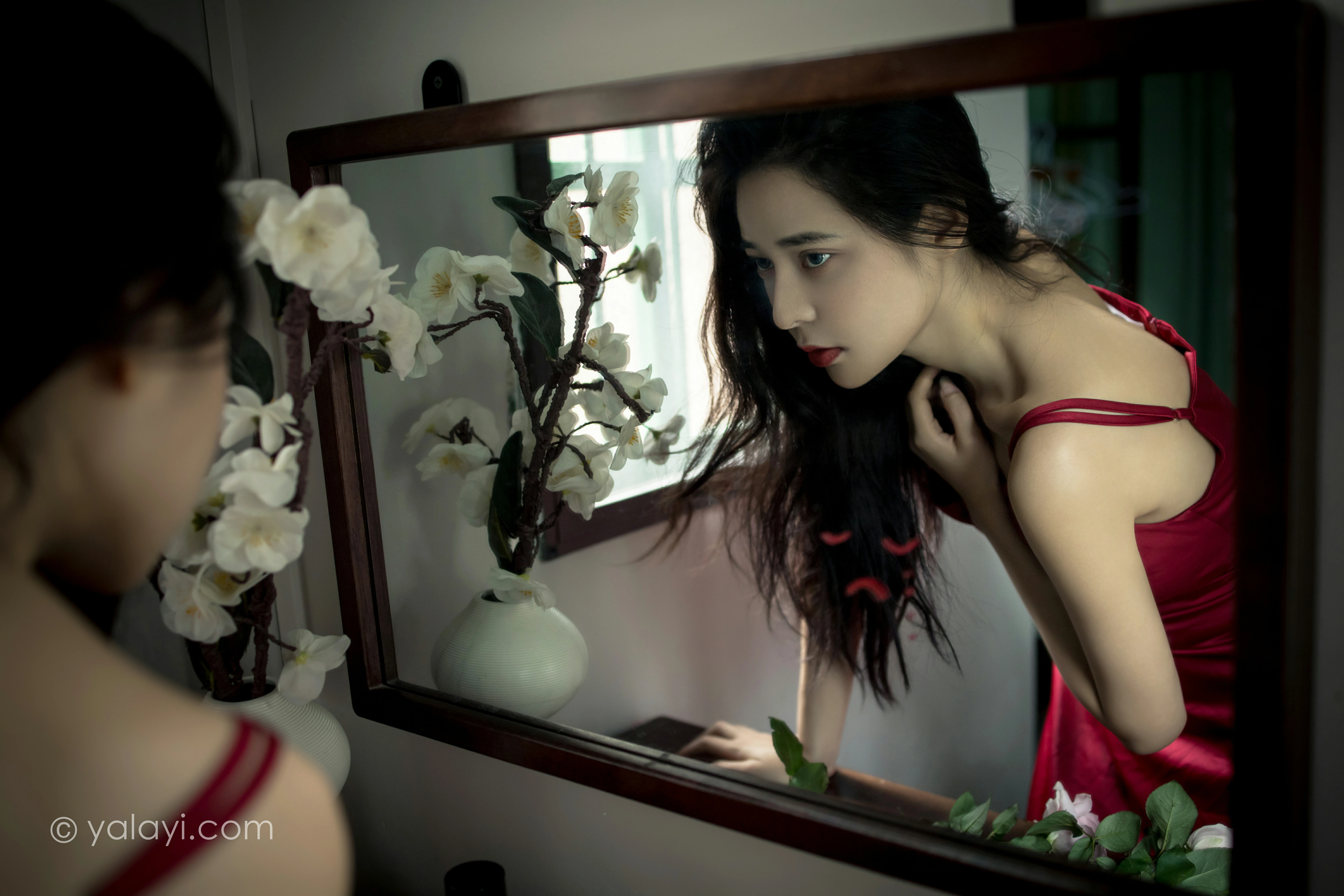 [YALAYI雅拉伊]NO.848 红颜 诗咏 红色吊带连衣裙居家性感写真集第13张