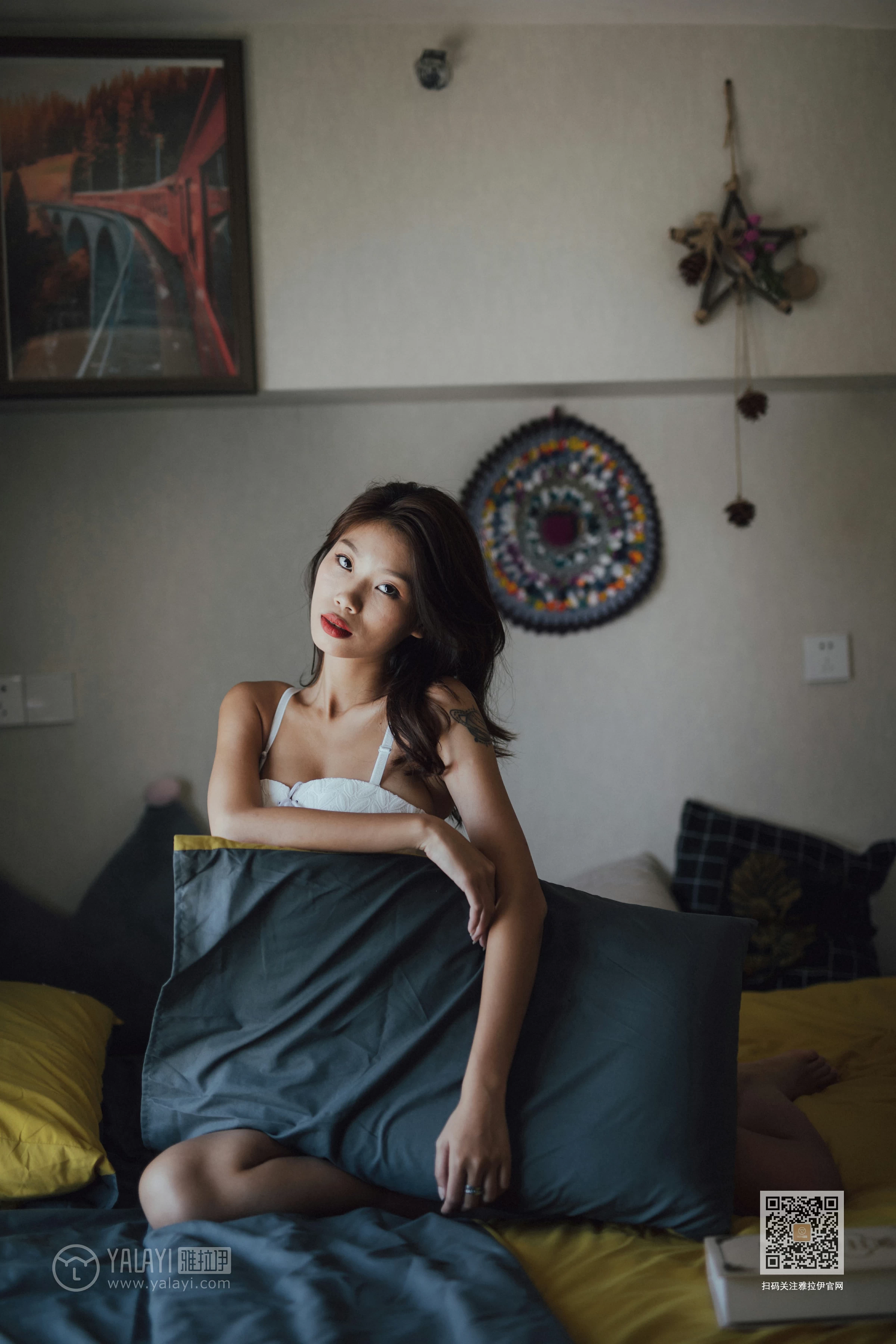 [YALAYI雅拉伊]Vol.448 靡靡之音 静初 白色蕾丝内衣居家性感私房写真集第3张
