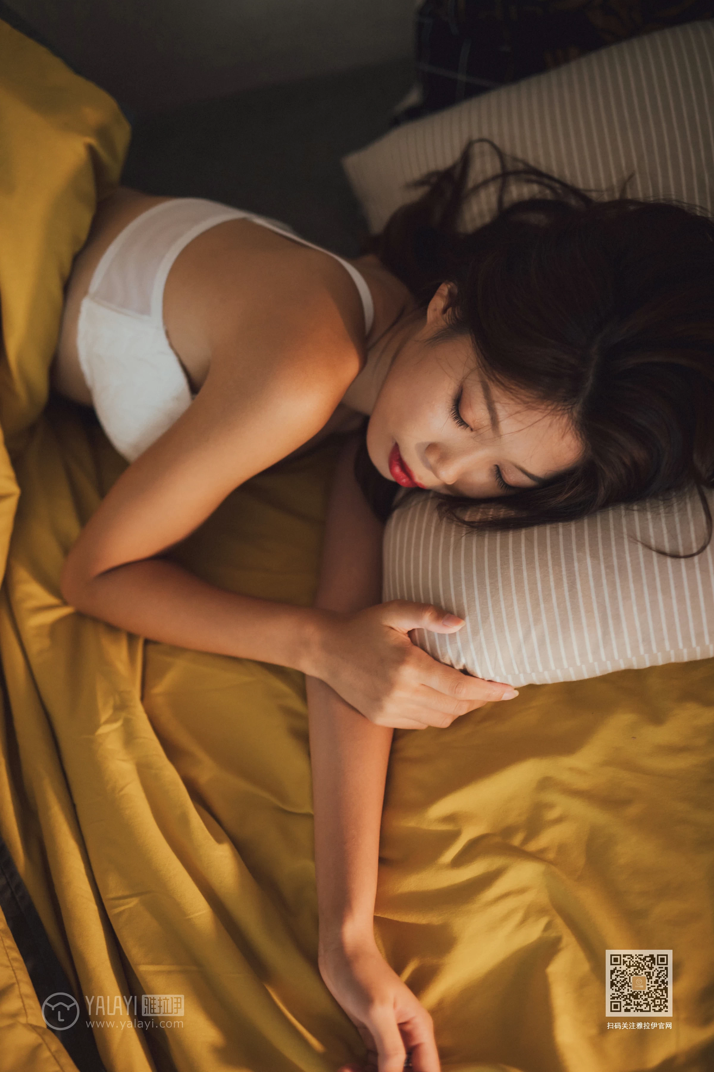 [YALAYI雅拉伊]Vol.448 靡靡之音 静初 白色蕾丝内衣居家性感私房写真集第15张