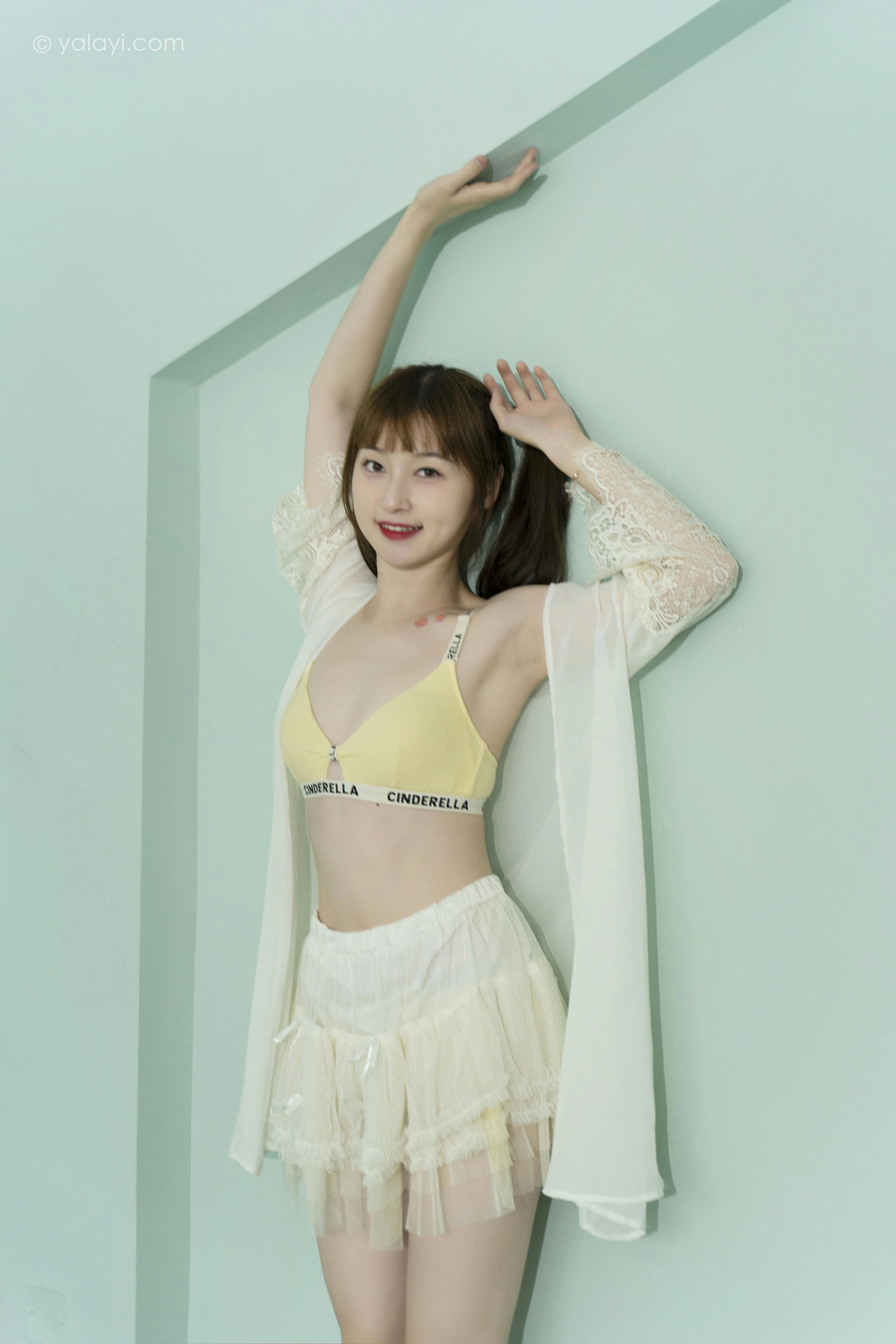[YALAYI雅拉伊]NO.849 花漾裙裙 京京 白色透视睡衣与短裙加黄色内衣性感写真集第13张