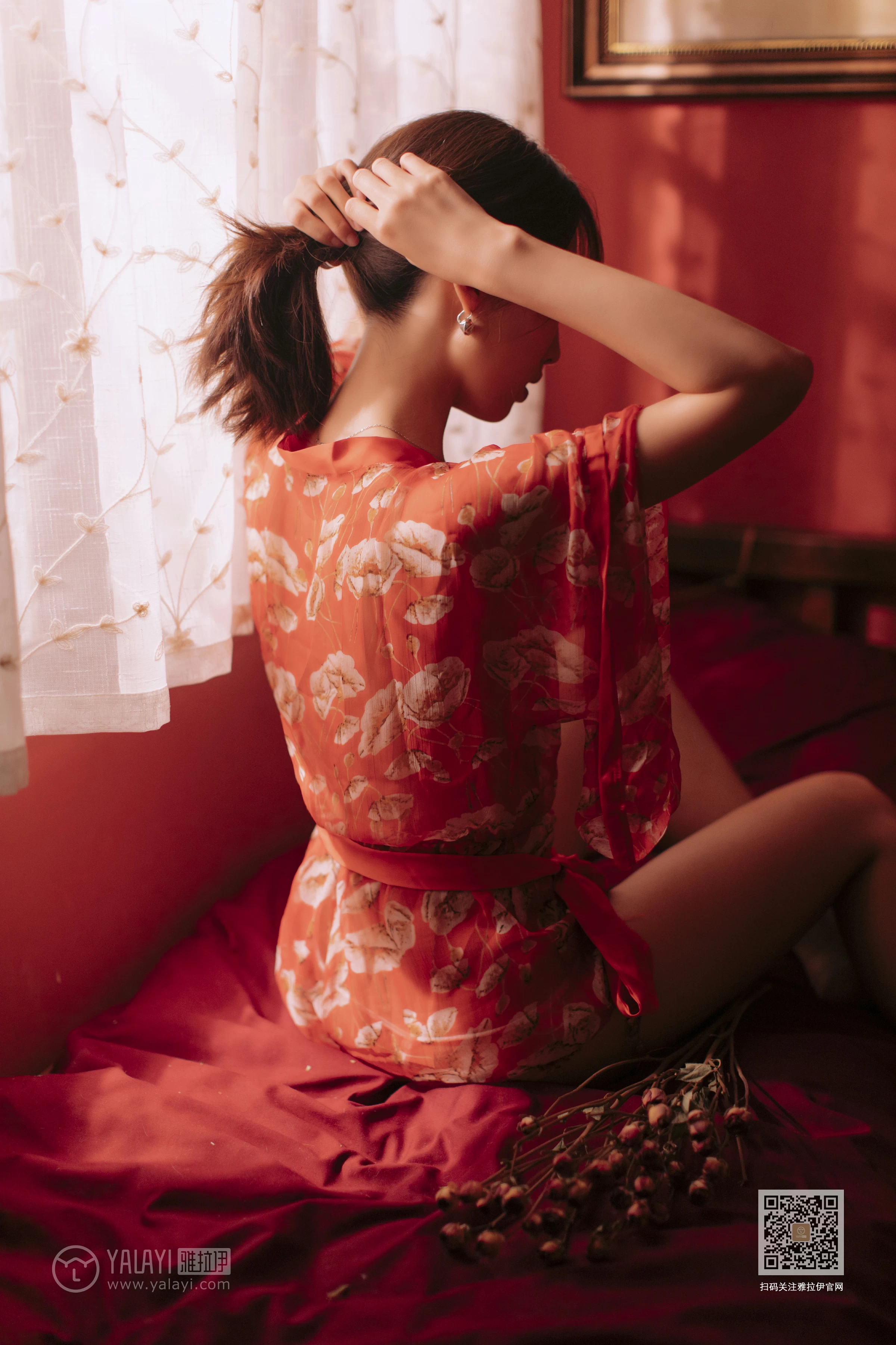 [YALAYI雅拉伊]Vol.460 红妆写真 佳佳 红色睡衣居家性感私房写真集第4张