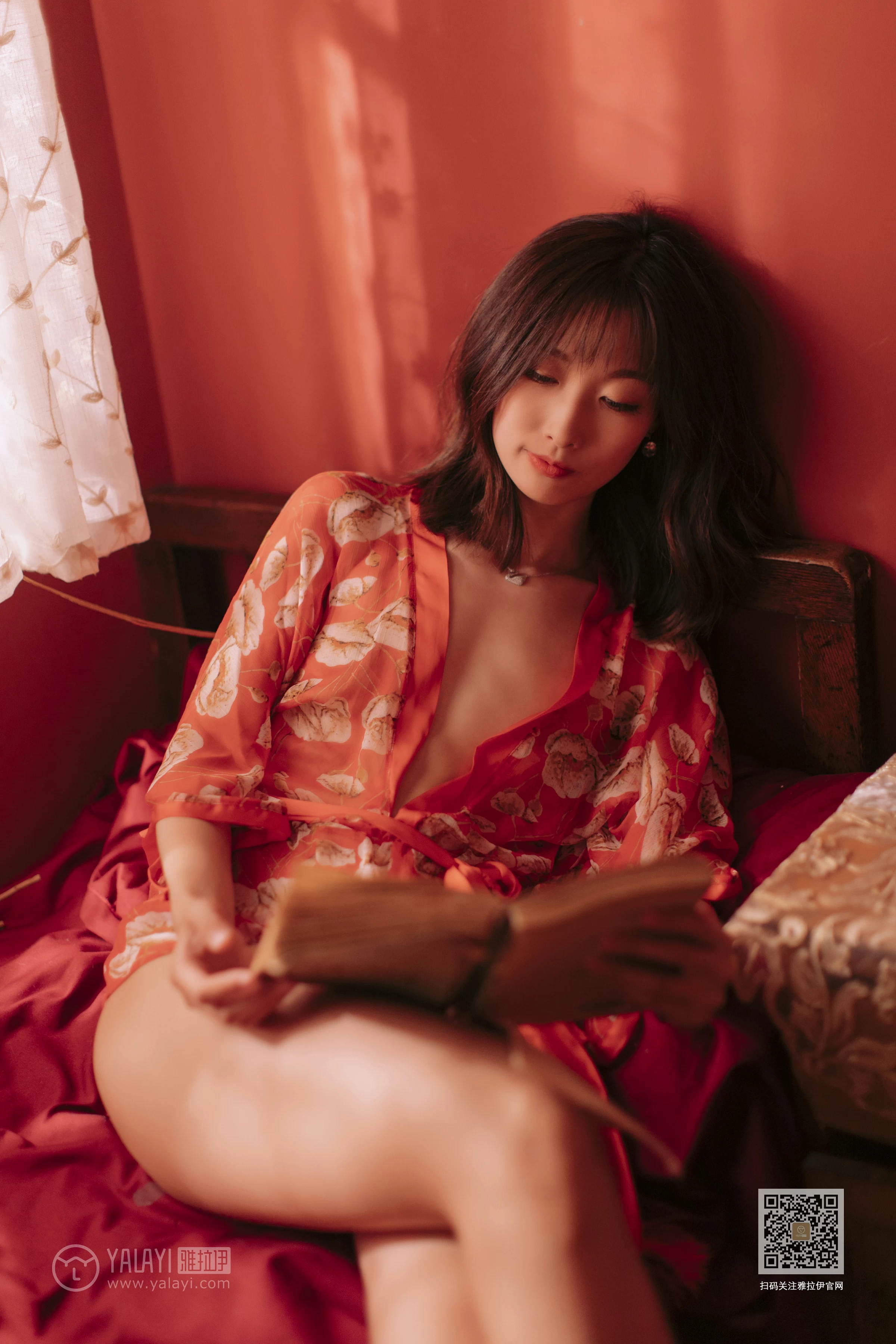 [YALAYI雅拉伊]Vol.460 红妆写真 佳佳 红色睡衣居家性感私房写真集第9张
