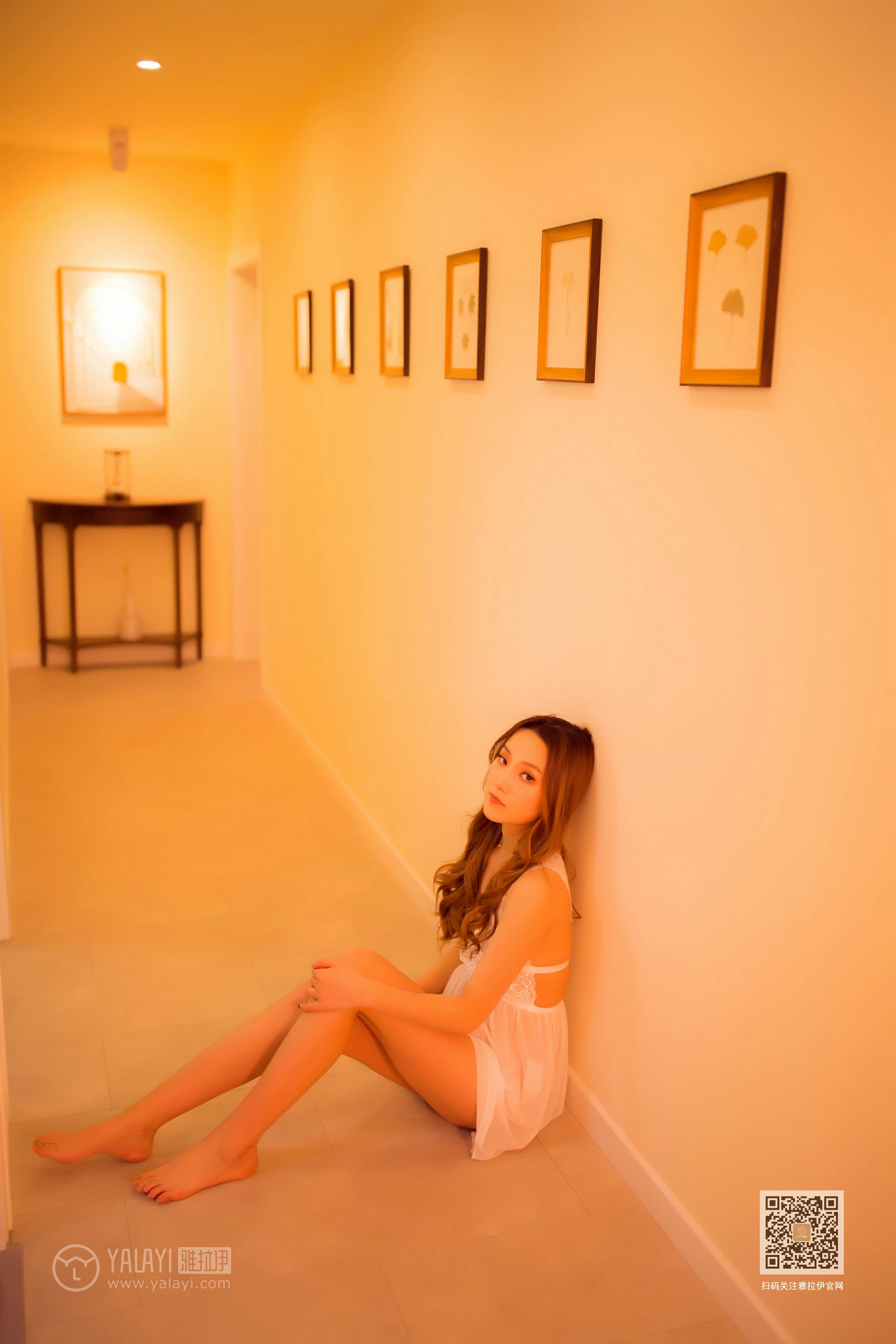 [YALAYI雅拉伊]Vol.461 下班快回来 上官莹莹 白色透视情趣睡衣性感私房写真集第3张