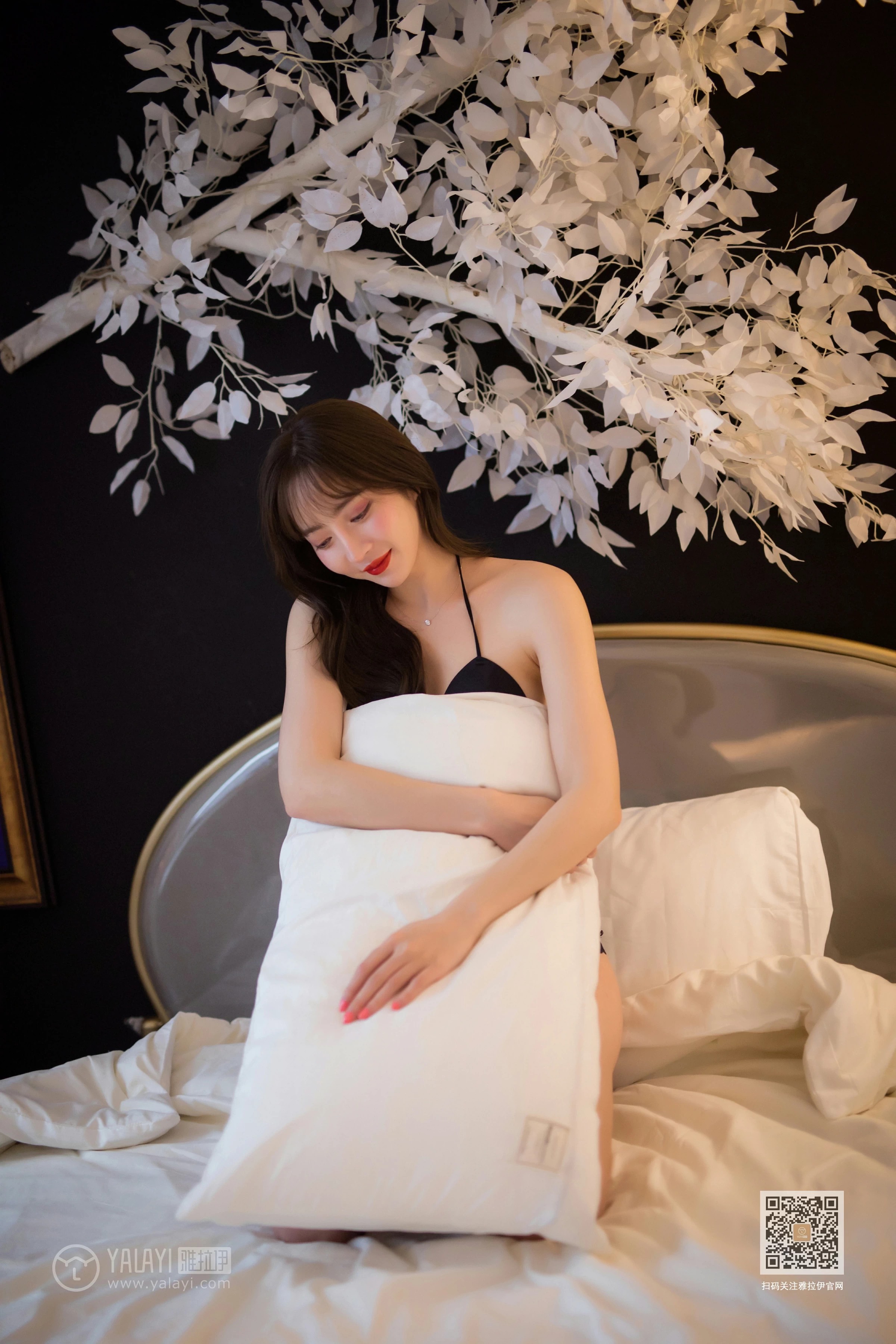 [YALAYI雅拉伊]Vol.462 濒临底线 白雪 黑色内衣加黑色蕾丝内裤性感私房写真集第1张