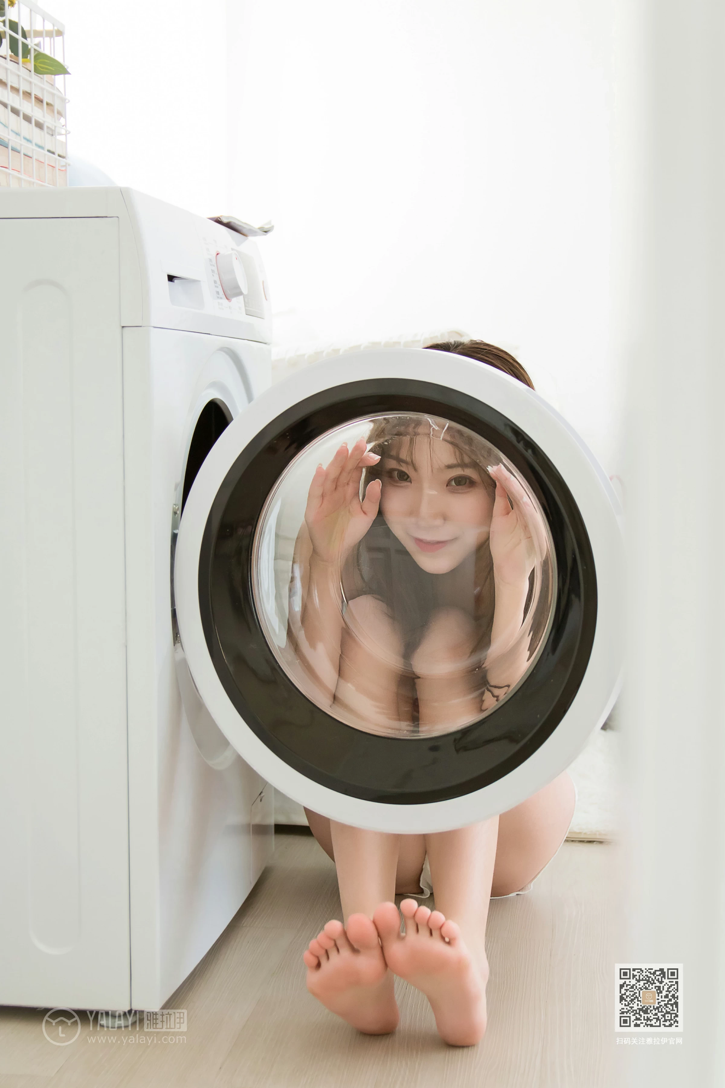 [YALAYI雅拉伊]Vol.465 樱桃姐妹花 大乔小乔 性感小背心加白色短裤私房写真集第2张