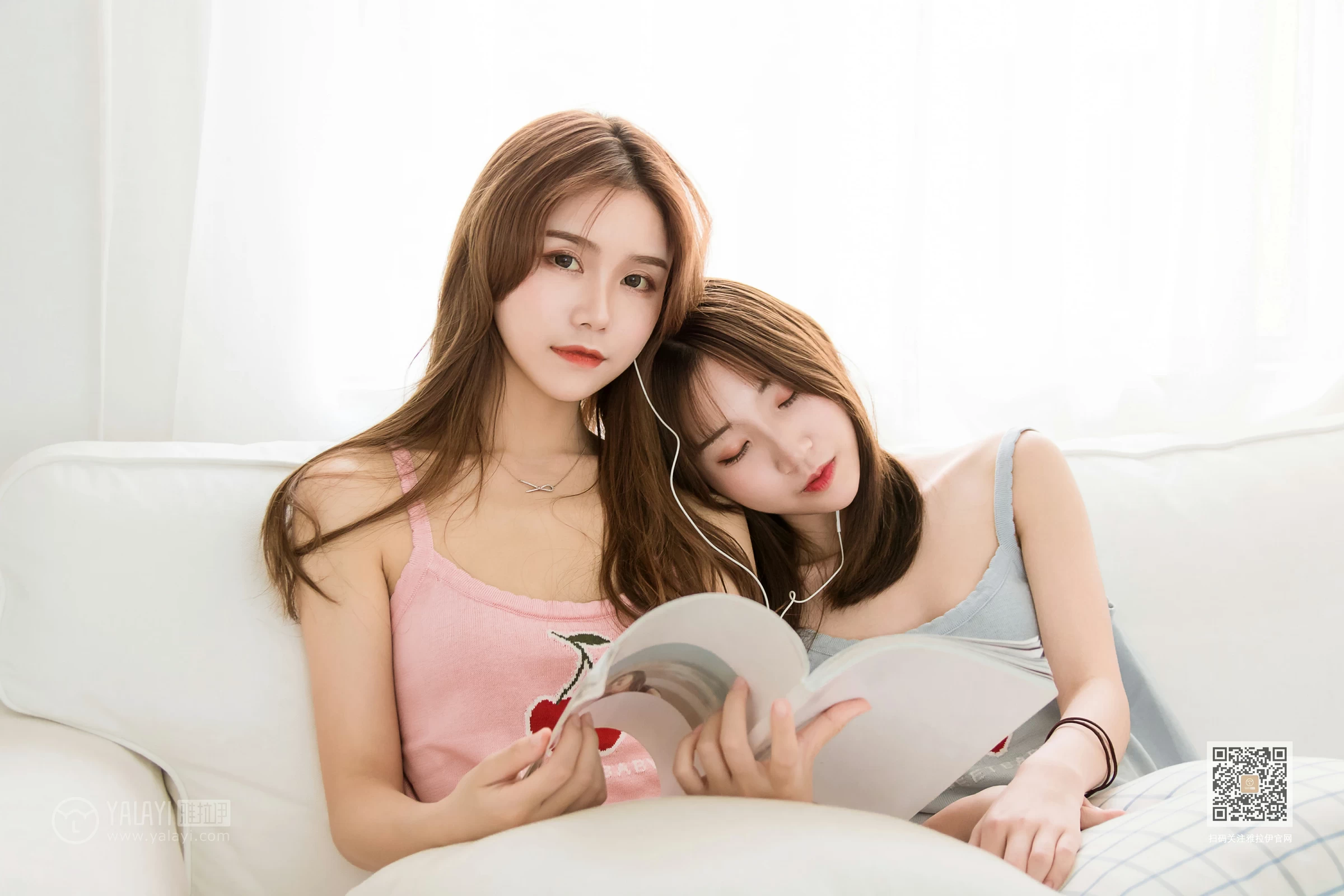 [YALAYI雅拉伊]Vol.465 樱桃姐妹花 大乔小乔 性感小背心加白色短裤私房写真集第15张
