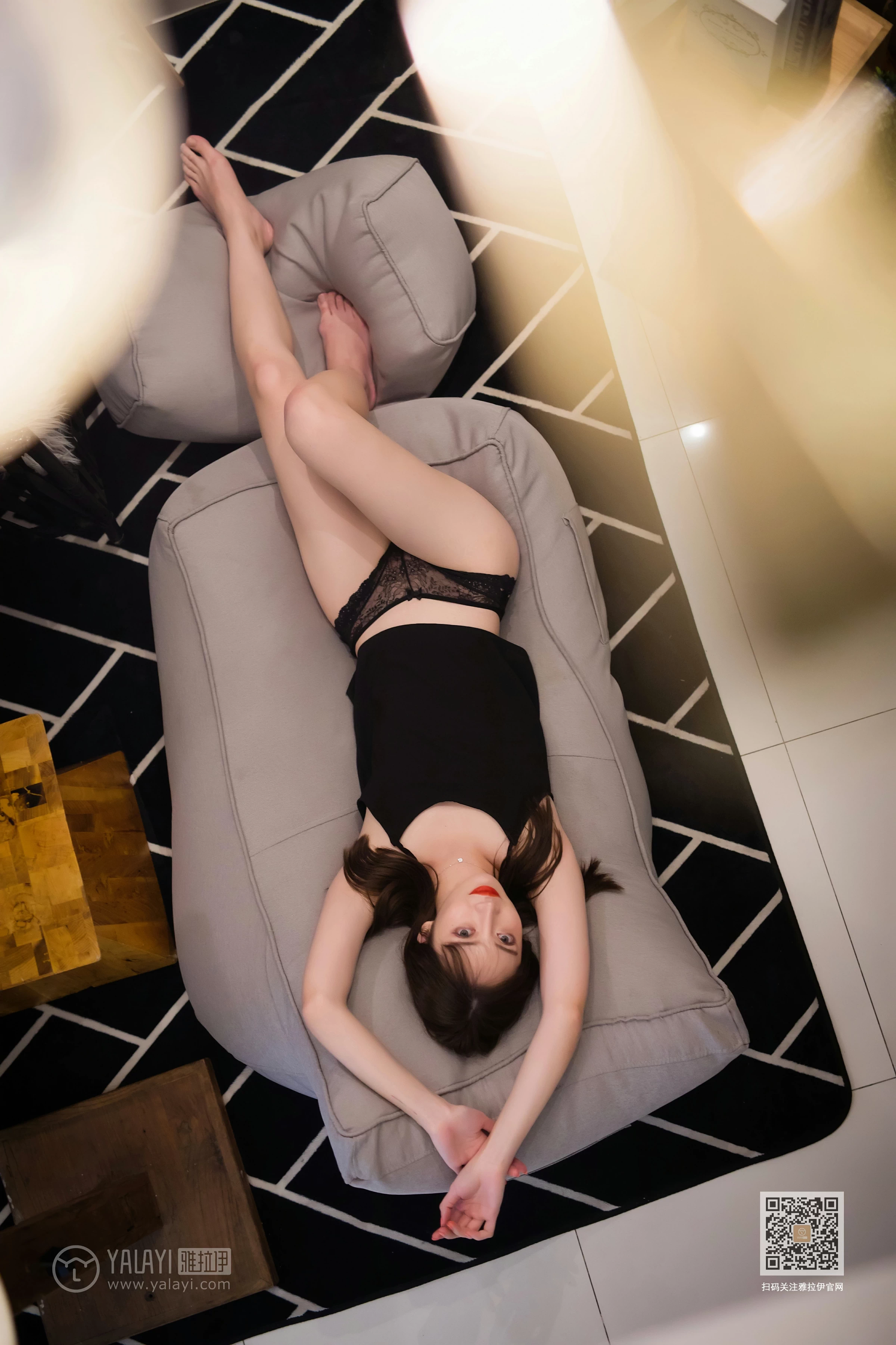 [YALAYI雅拉伊]Vol.477 小吊带 白雪 黑色背心加黑色蕾丝内裤性感私房写真集第14张