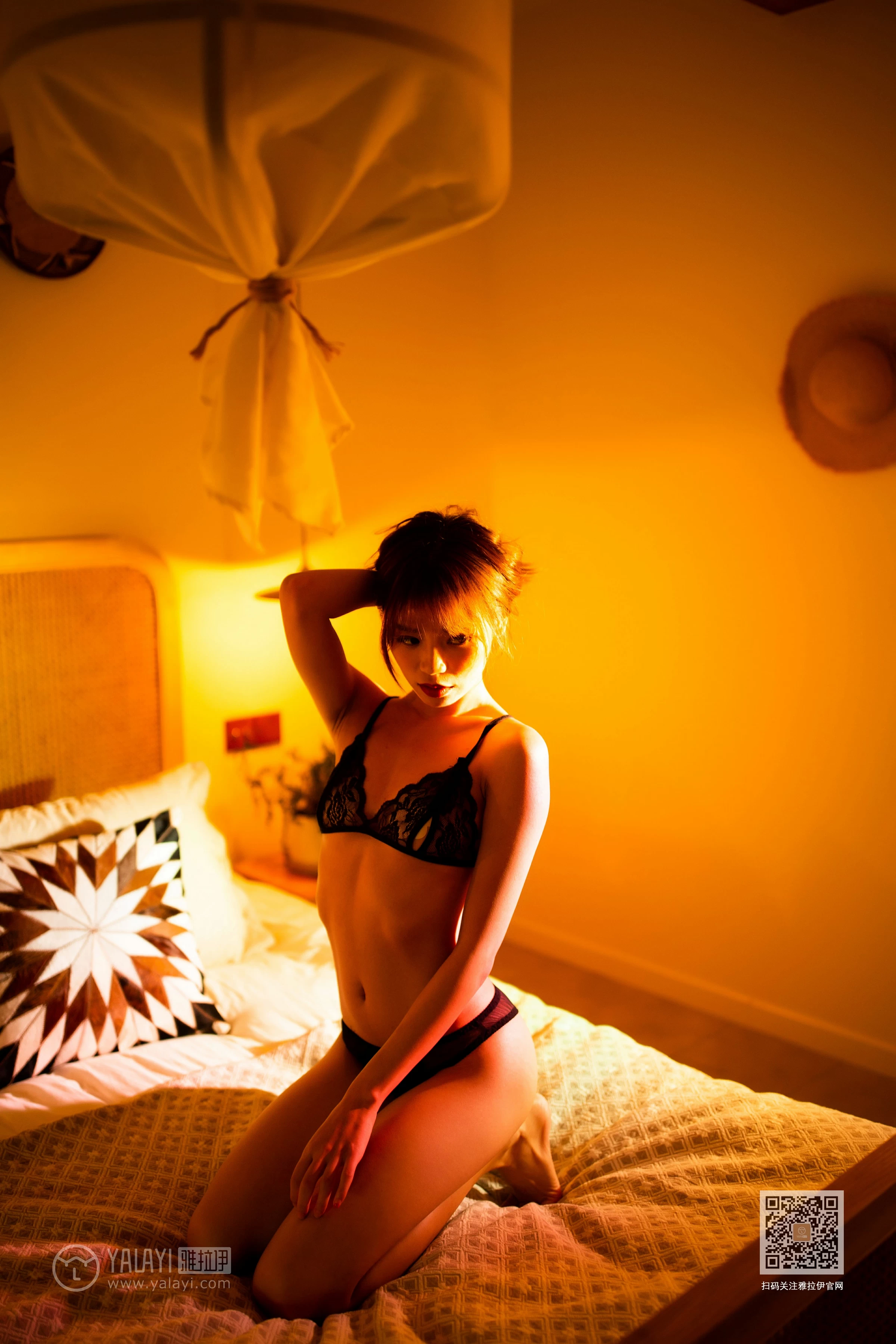 [YALAYI雅拉伊]Vol.512 未突破防线 丽雅 黑色透视蕾丝情趣内衣性感私房写真集第17张