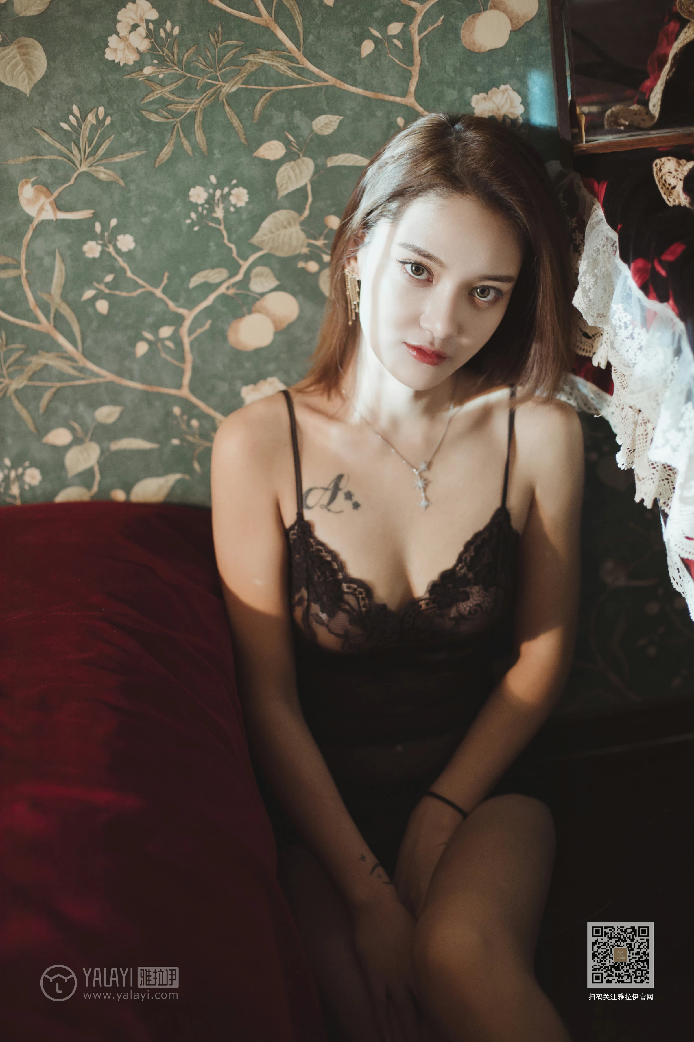 [YALAYI雅拉伊]Vol.519 绿里蔷薇 刘子扬 黑色透视情趣内衣性感私房写真集第16张