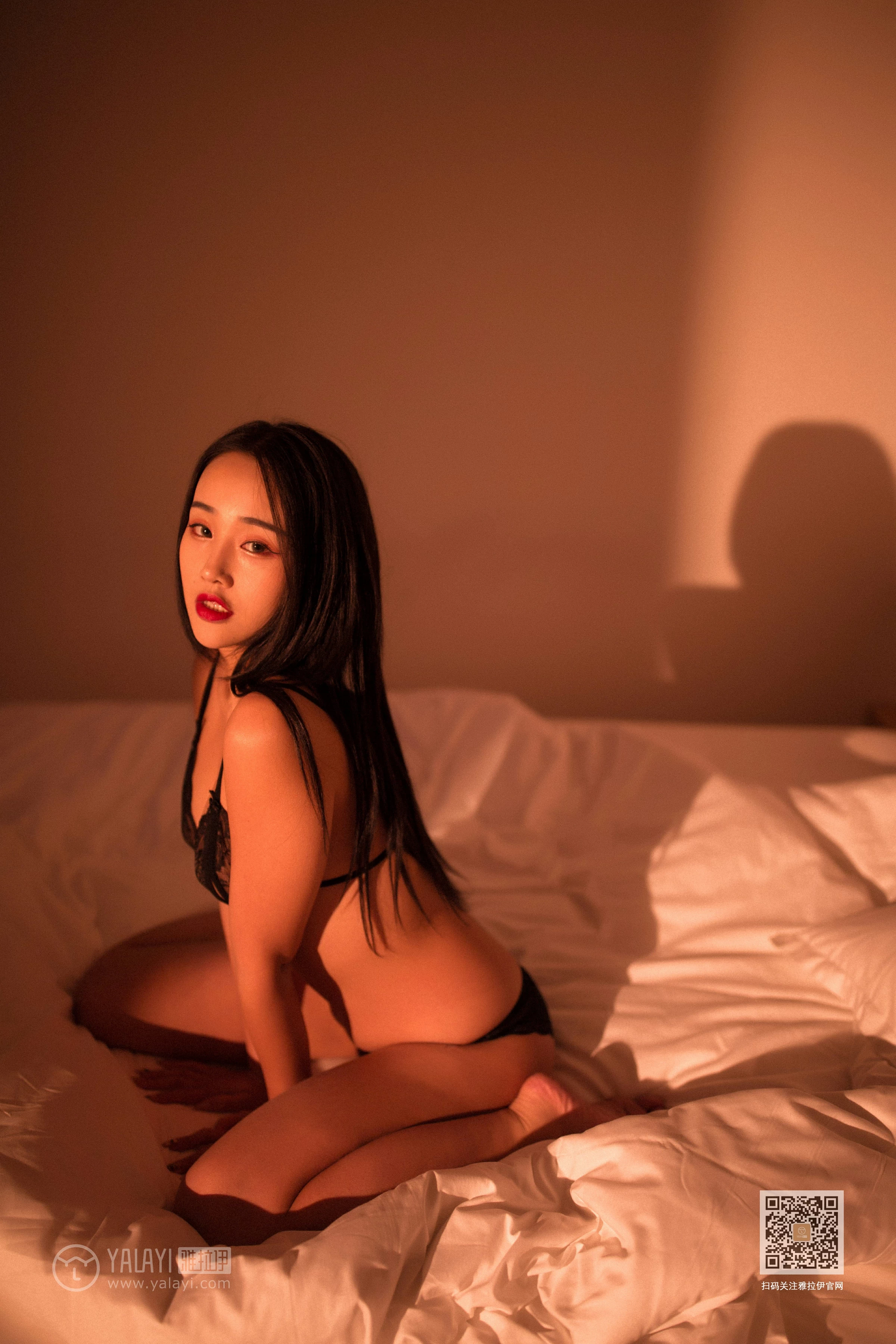 [YALAYI雅拉伊]Vol.522 黑色尤物 优优 透视情趣蕾丝内衣性感私房写真集第2张