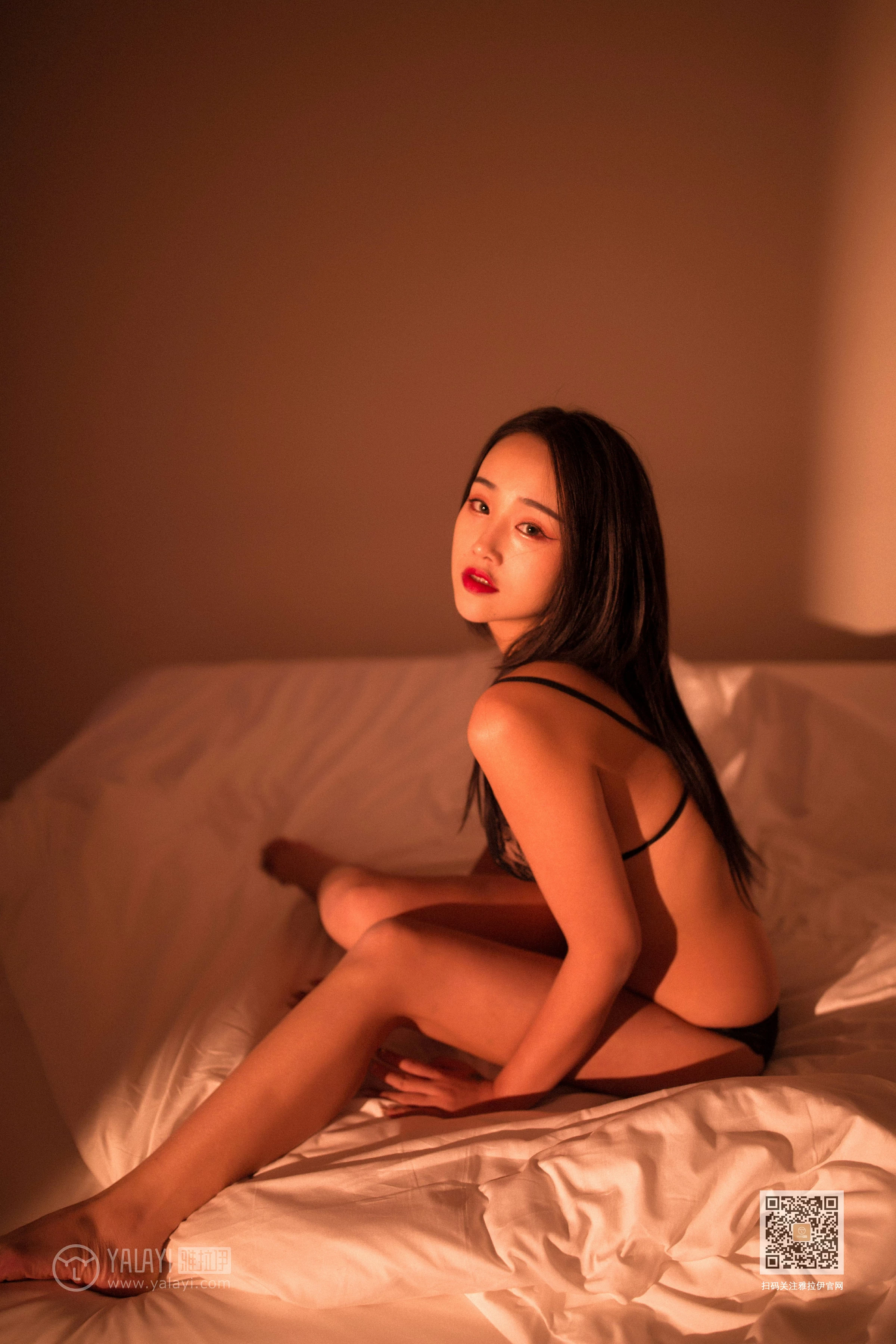 [YALAYI雅拉伊]Vol.522 黑色尤物 优优 透视情趣蕾丝内衣性感私房写真集第2张