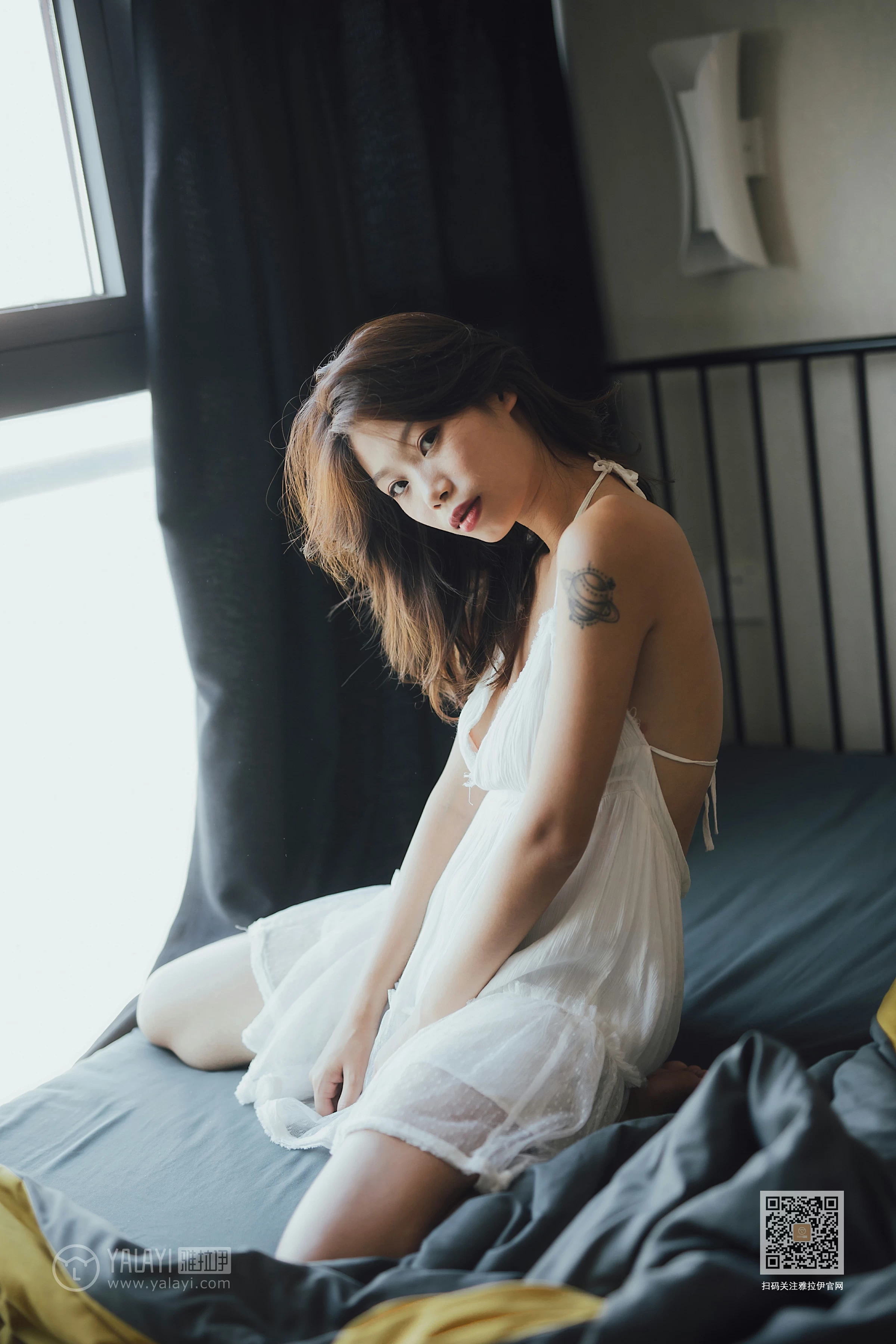 [YALAYI雅拉伊]Vol.523 薄纱雾绕 静初 白色透视吊带睡衣裙性感私房写真集第16张