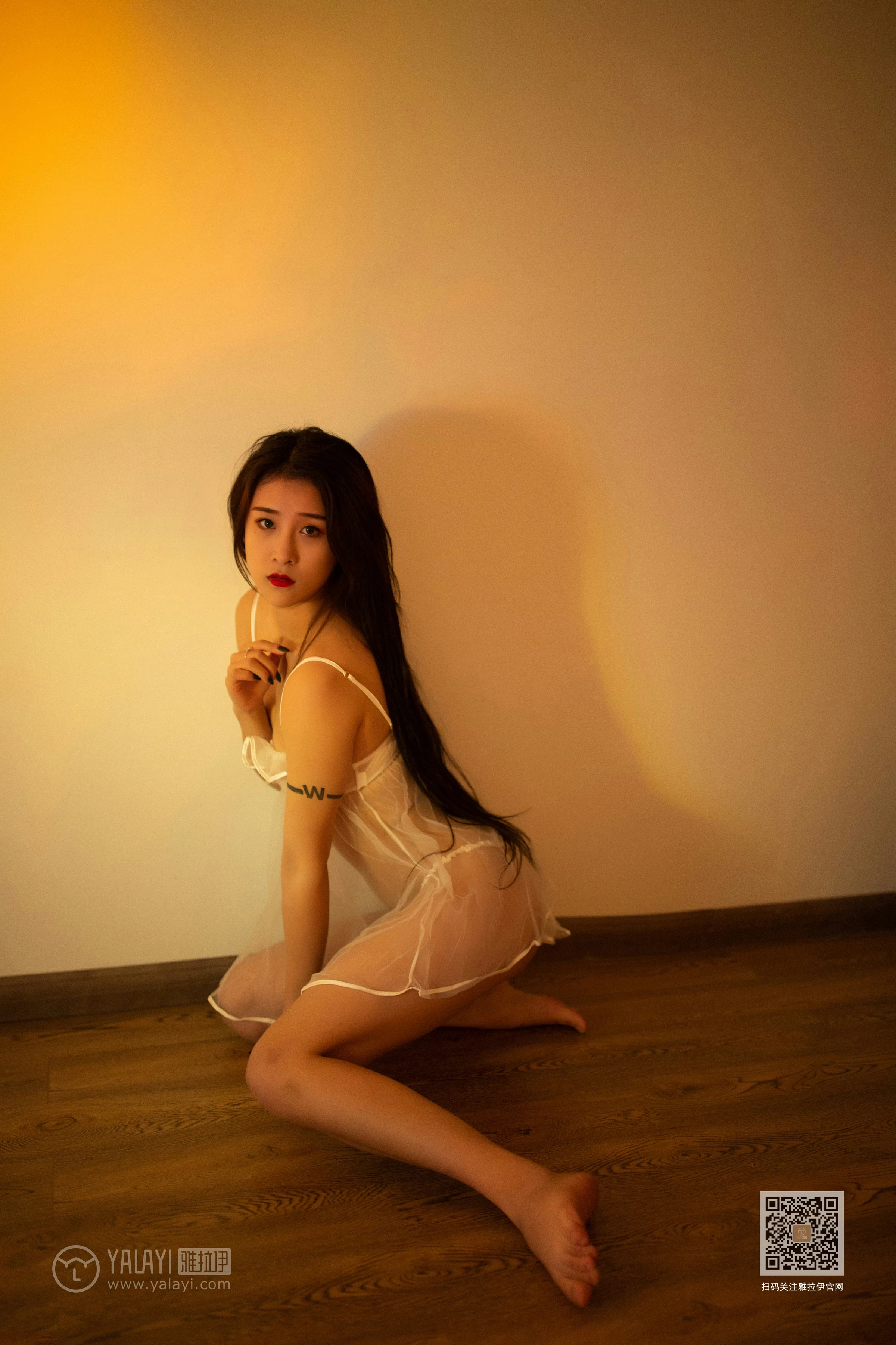 [YALAYI雅拉伊]Vol.526 焦糖玛奇朵 素素 白色透视睡衣裙加情趣内衣性感私房写真集第10张