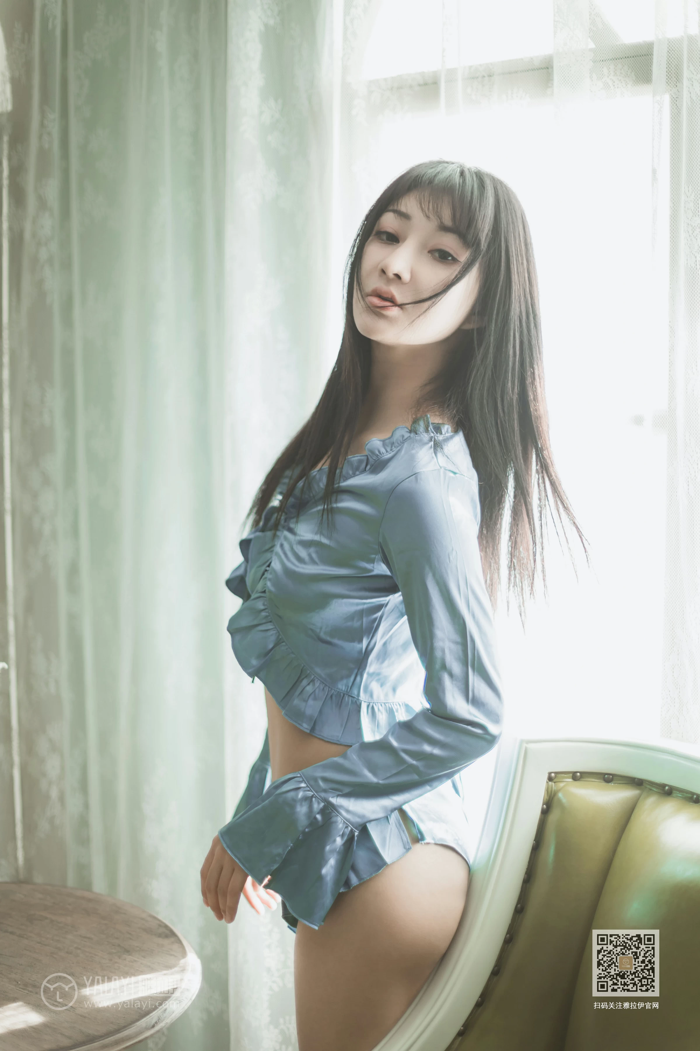 [YALAYI雅拉伊]Vol.527 坐我身边 韩熙 银色高腰上衣加情趣短裙性感私房写真集第13张