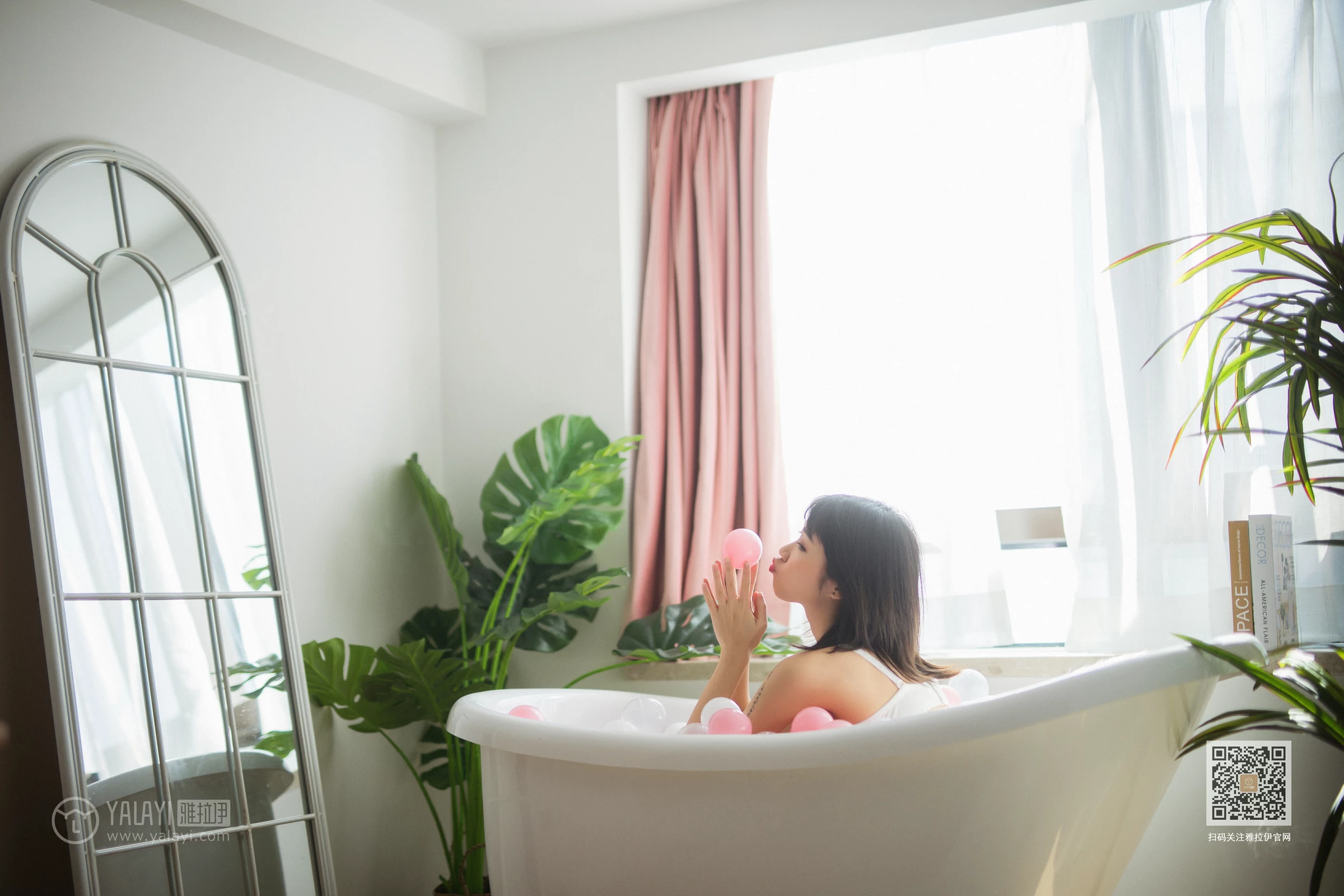 [YALAYI雅拉伊]Vol.528 缤纷阳光 粉粉 橙色卫衣加白色性感内衣私房写真集第11张