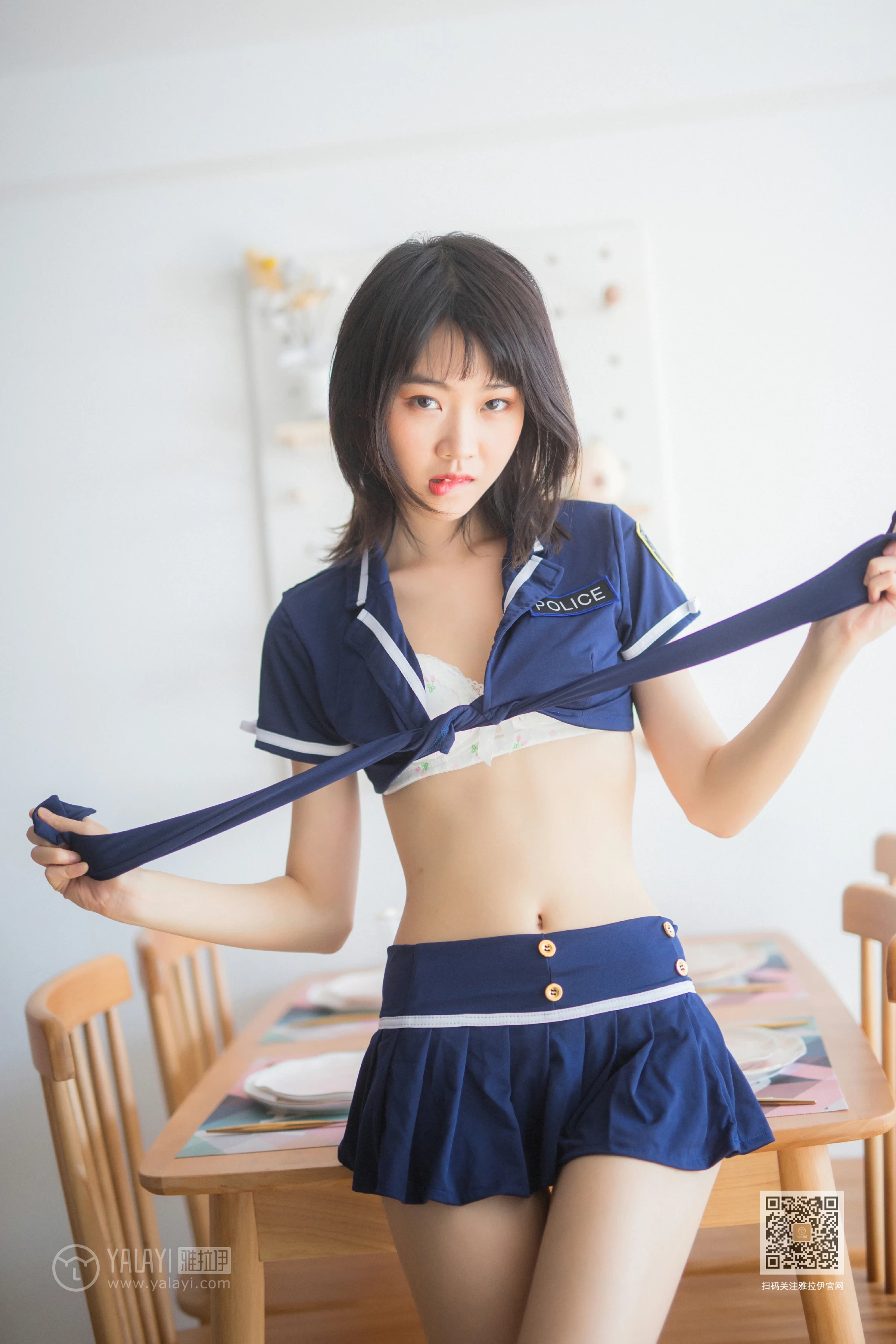 [YALAYI雅拉伊]Vol.544 雷霆警花 粉粉 蓝色情趣制服加短裙性感私房写真集第2张