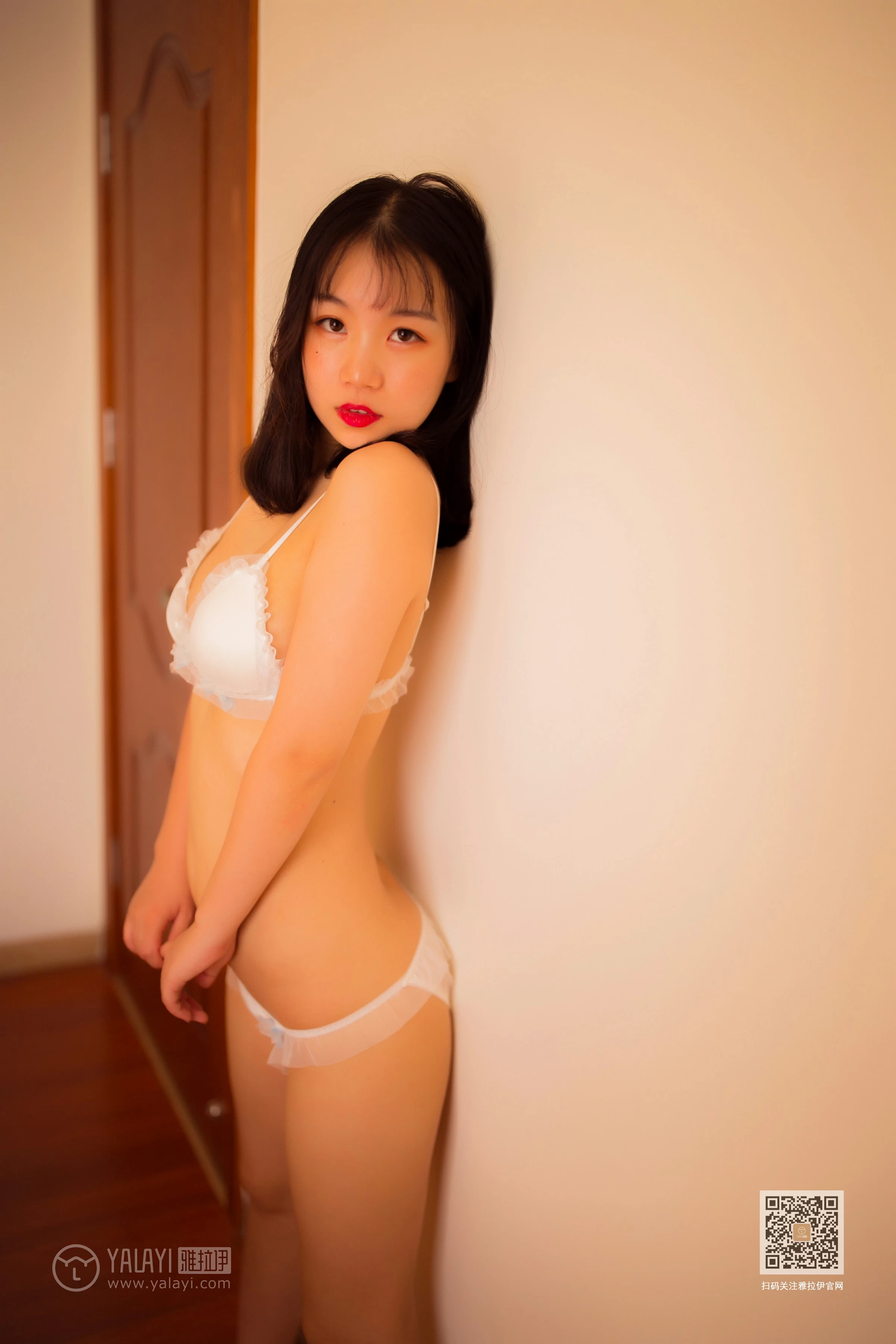[YALAYI雅拉伊]Vol.546 白里透红 苗婷婷 白色蕾丝情趣内衣性感私房写真集第9张