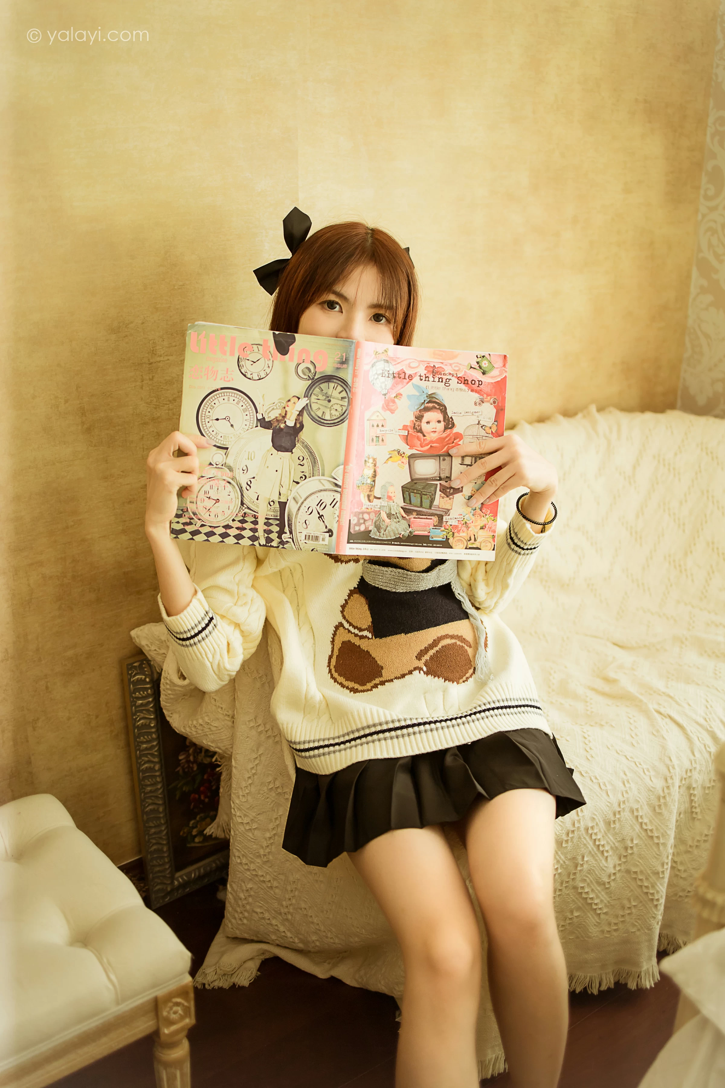 [YALAYI雅拉伊]2021.12.14 可爱小熊 茹莎 白色毛衣加黑色短裙居家私房写真集第7张