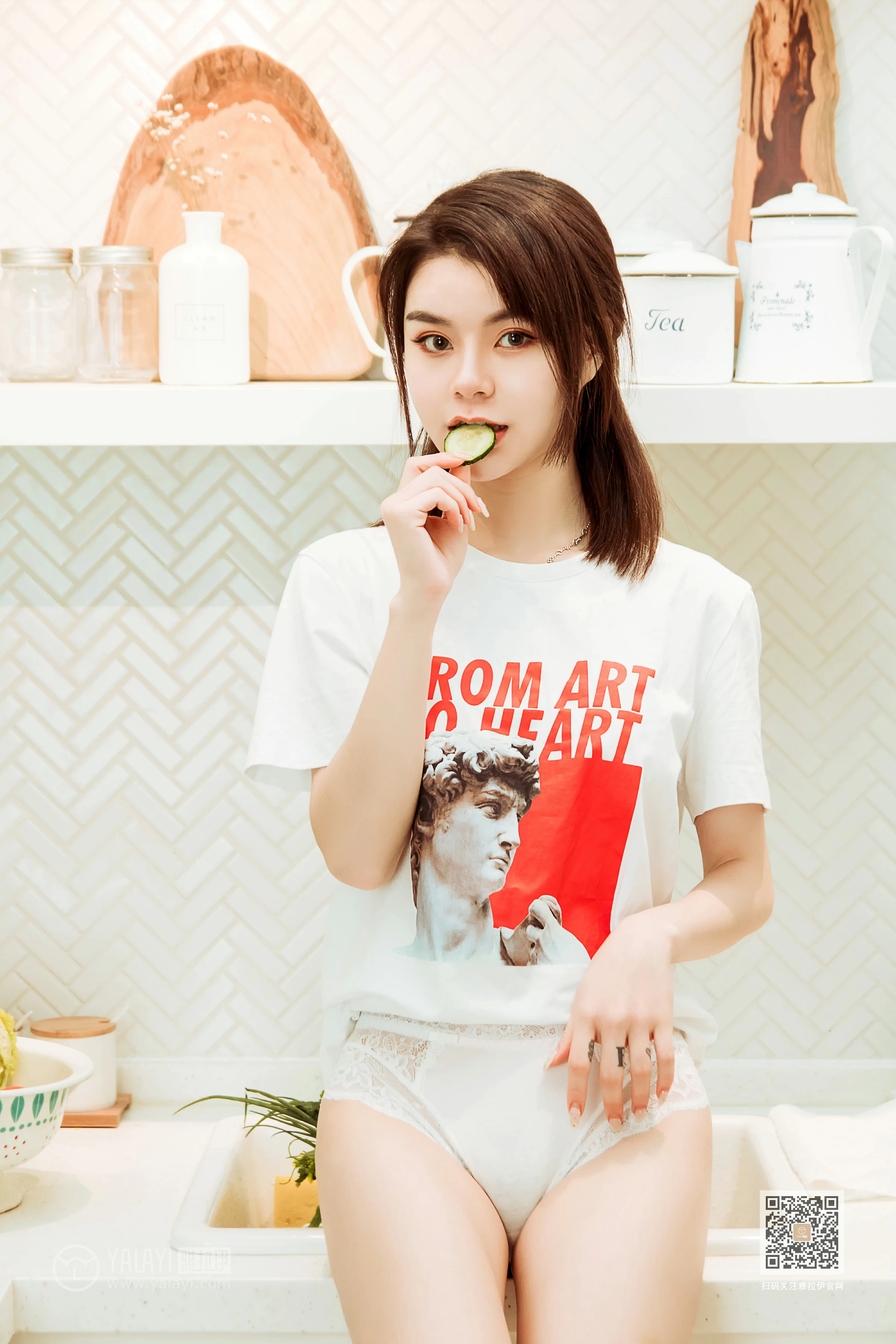 [YALAYI雅拉伊]Vol.554 蓉蓉的瘦身餐 白色短袖加白色蕾丝内裤性感私房写真集第6张