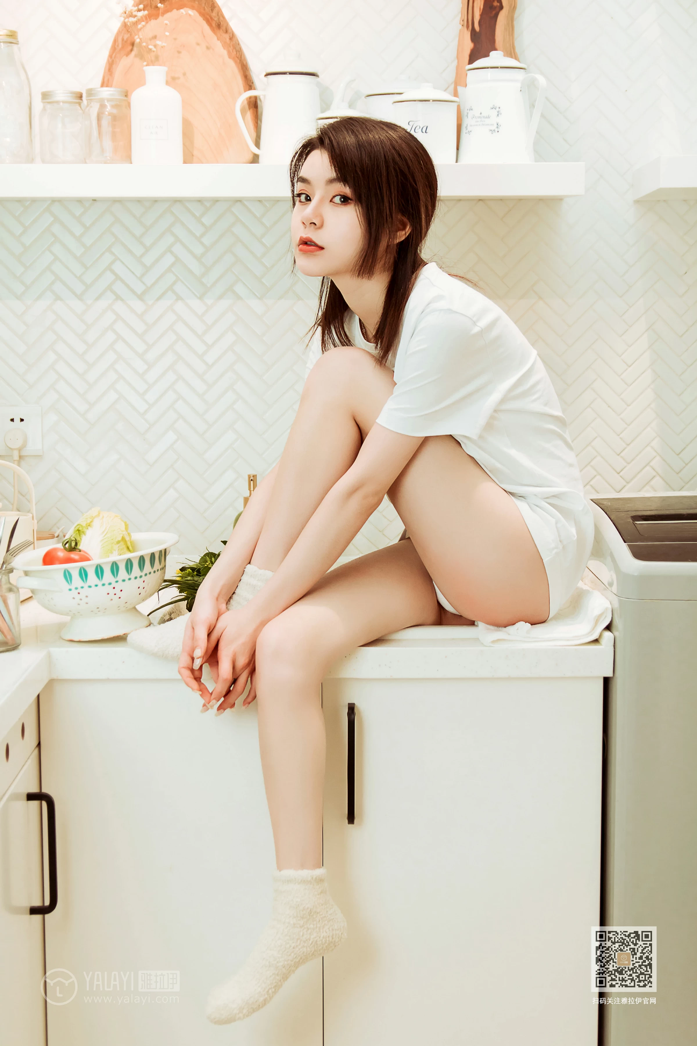 [YALAYI雅拉伊]Vol.554 蓉蓉的瘦身餐 白色短袖加白色蕾丝内裤性感私房写真集第9张