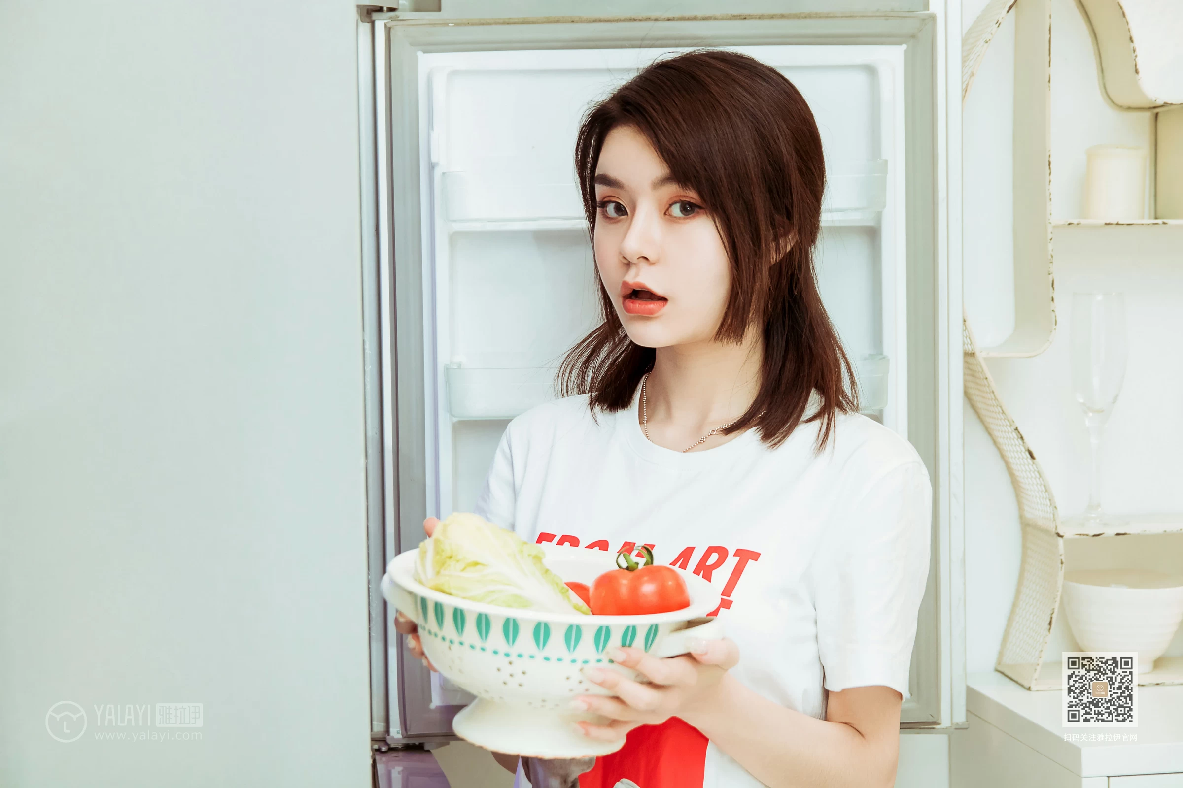 [YALAYI雅拉伊]Vol.554 蓉蓉的瘦身餐 白色短袖加白色蕾丝内裤性感私房写真集第12张