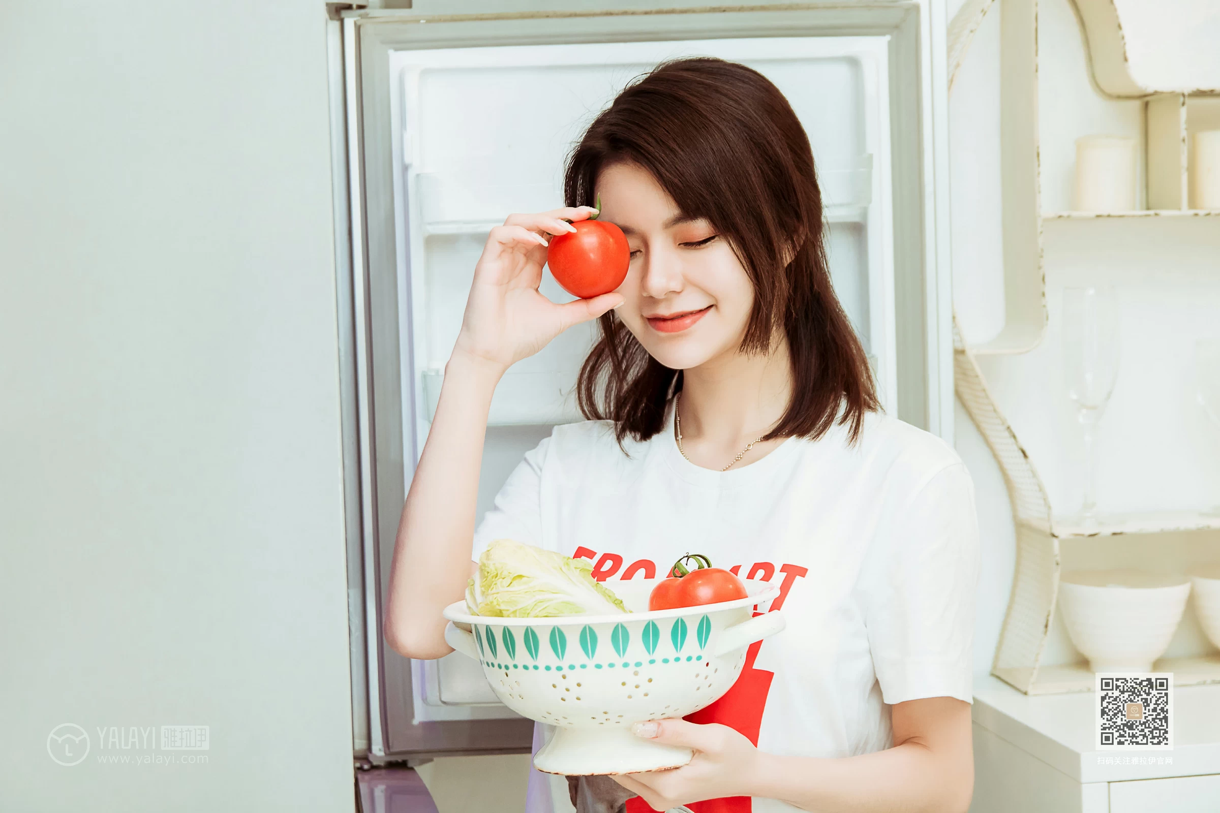 [YALAYI雅拉伊]Vol.554 蓉蓉的瘦身餐 白色短袖加白色蕾丝内裤性感私房写真集第12张