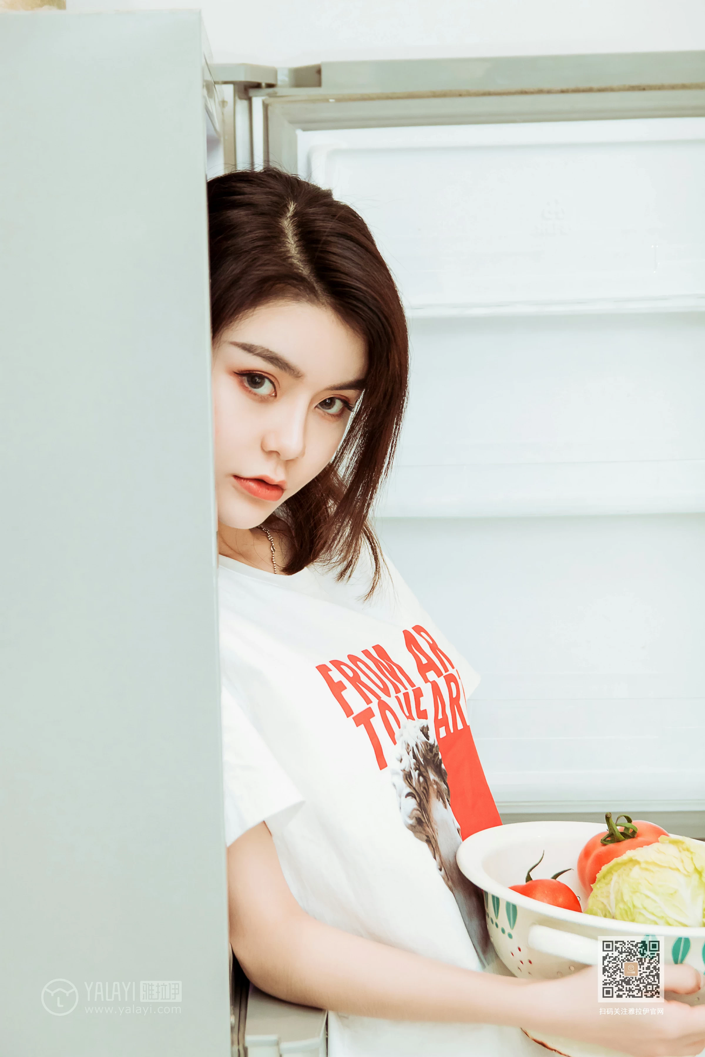 [YALAYI雅拉伊]Vol.554 蓉蓉的瘦身餐 白色短袖加白色蕾丝内裤性感私房写真集第14张